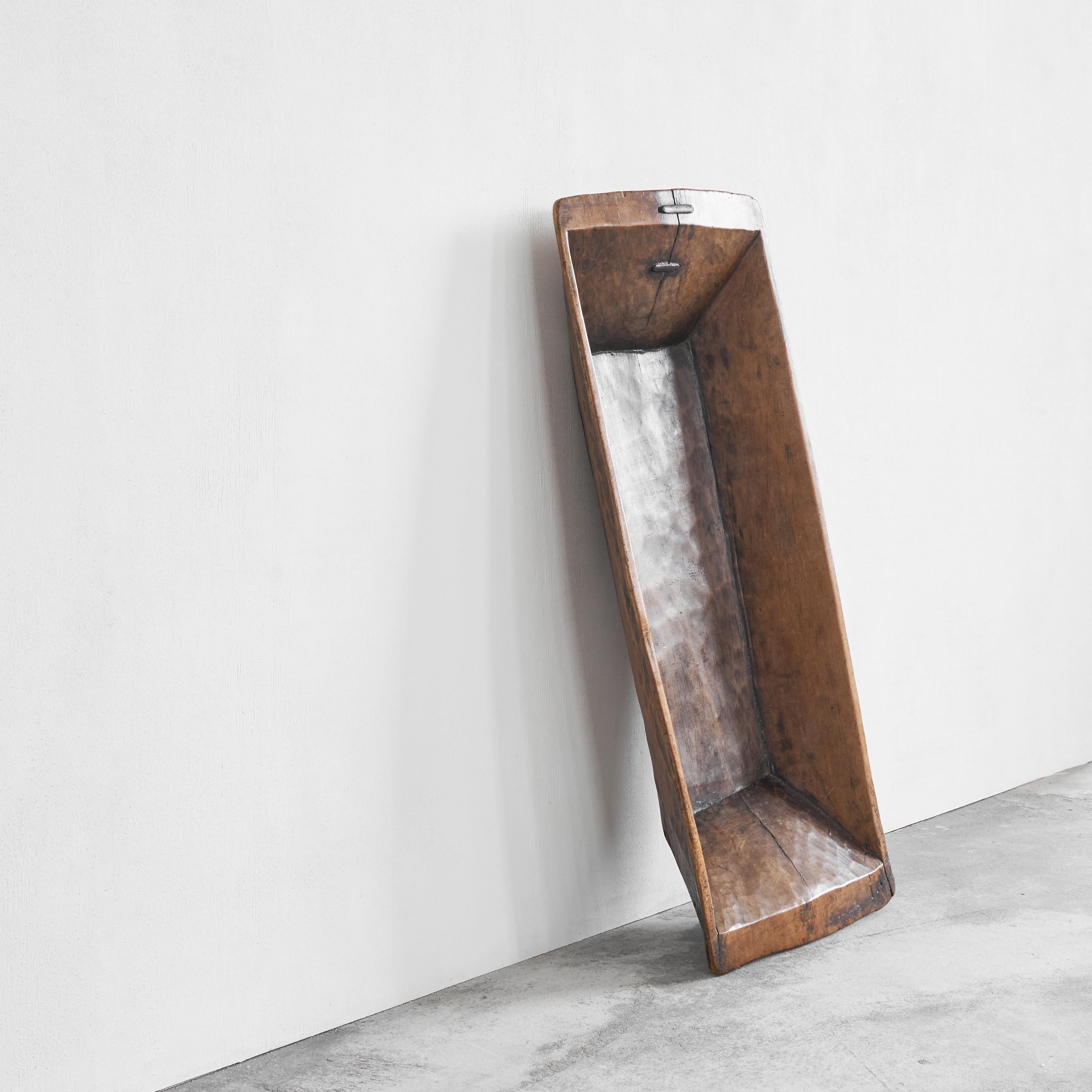 Monumentale antike handgeschnitzte Holztruhe oder Schale Wabi Sabi, Wabi Sabi, 19. Jahrhundert (Handgeschnitzt) im Angebot