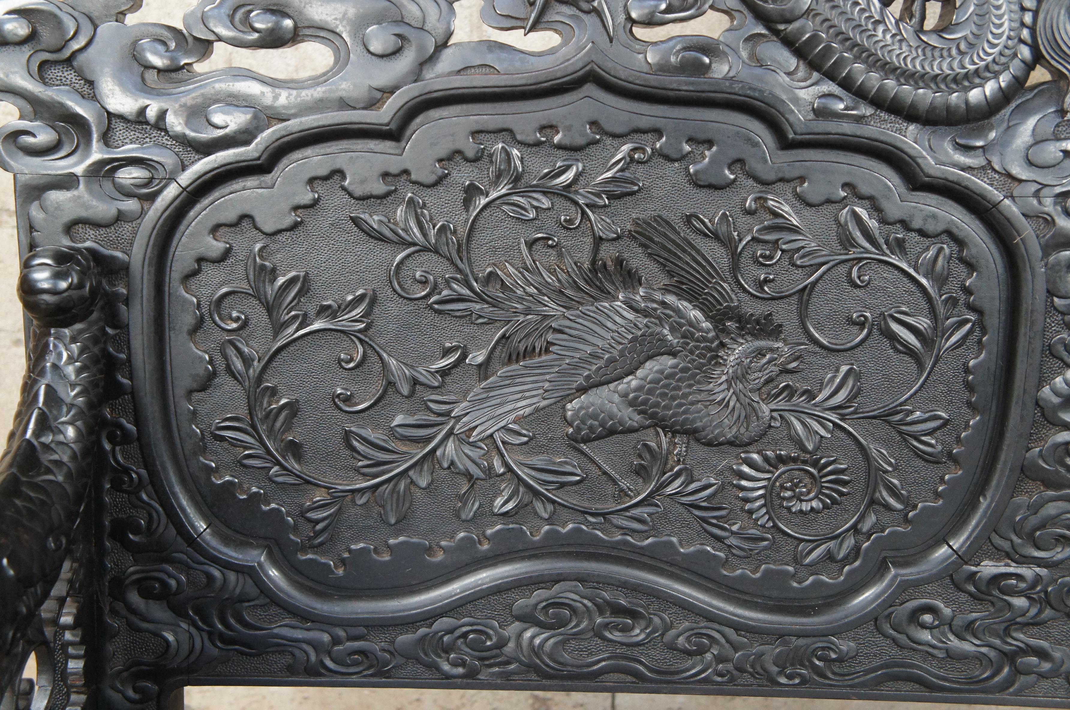 Monumental dragon sculpté en haut-relief de style impérial japonais Meiji ancien ébénisé en vente 1