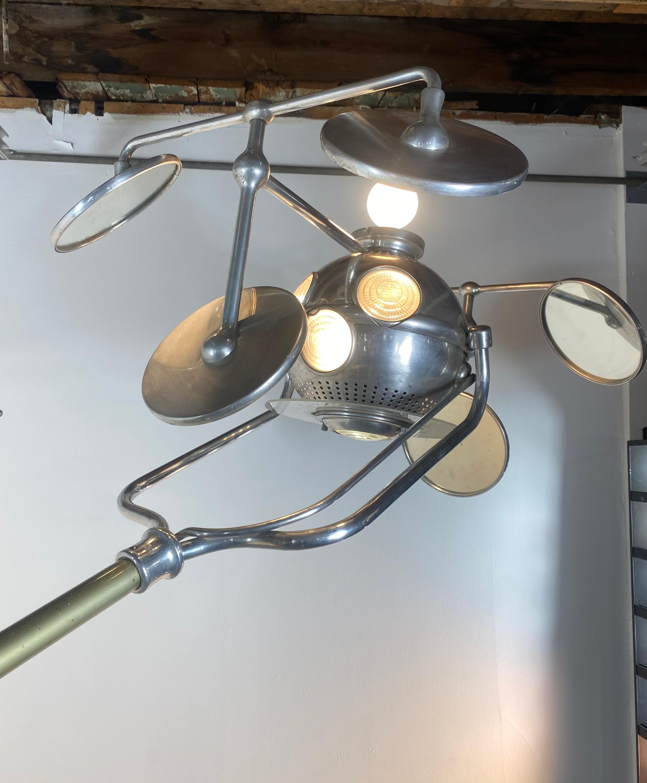 Monumentale antike industrielle Operay Multibeam- Surgische Lampe im Angebot 6