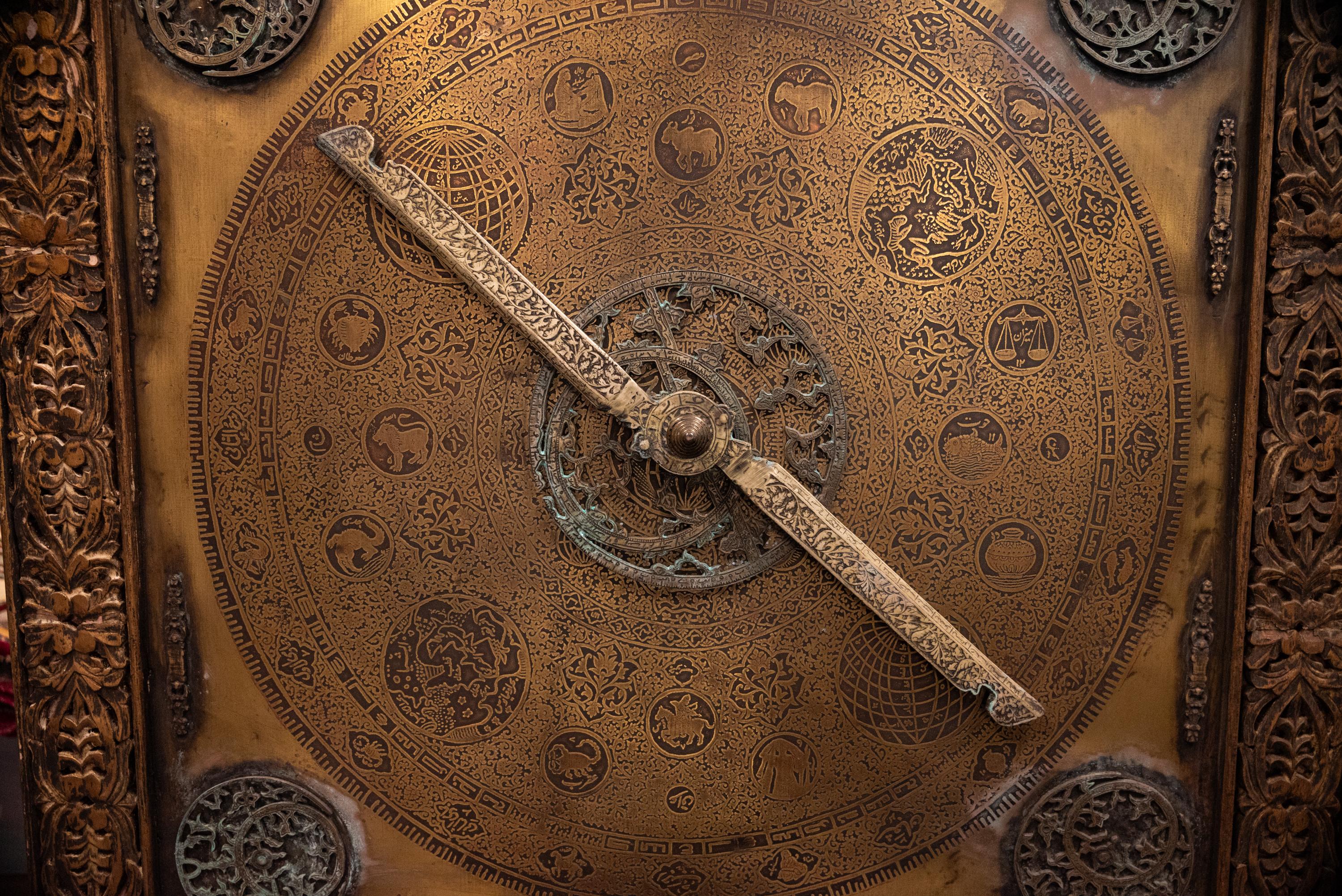 Monumental Antique Islamic Ottoman Safavid Astrological Astrolabe on Stand 1720 For Sale 3