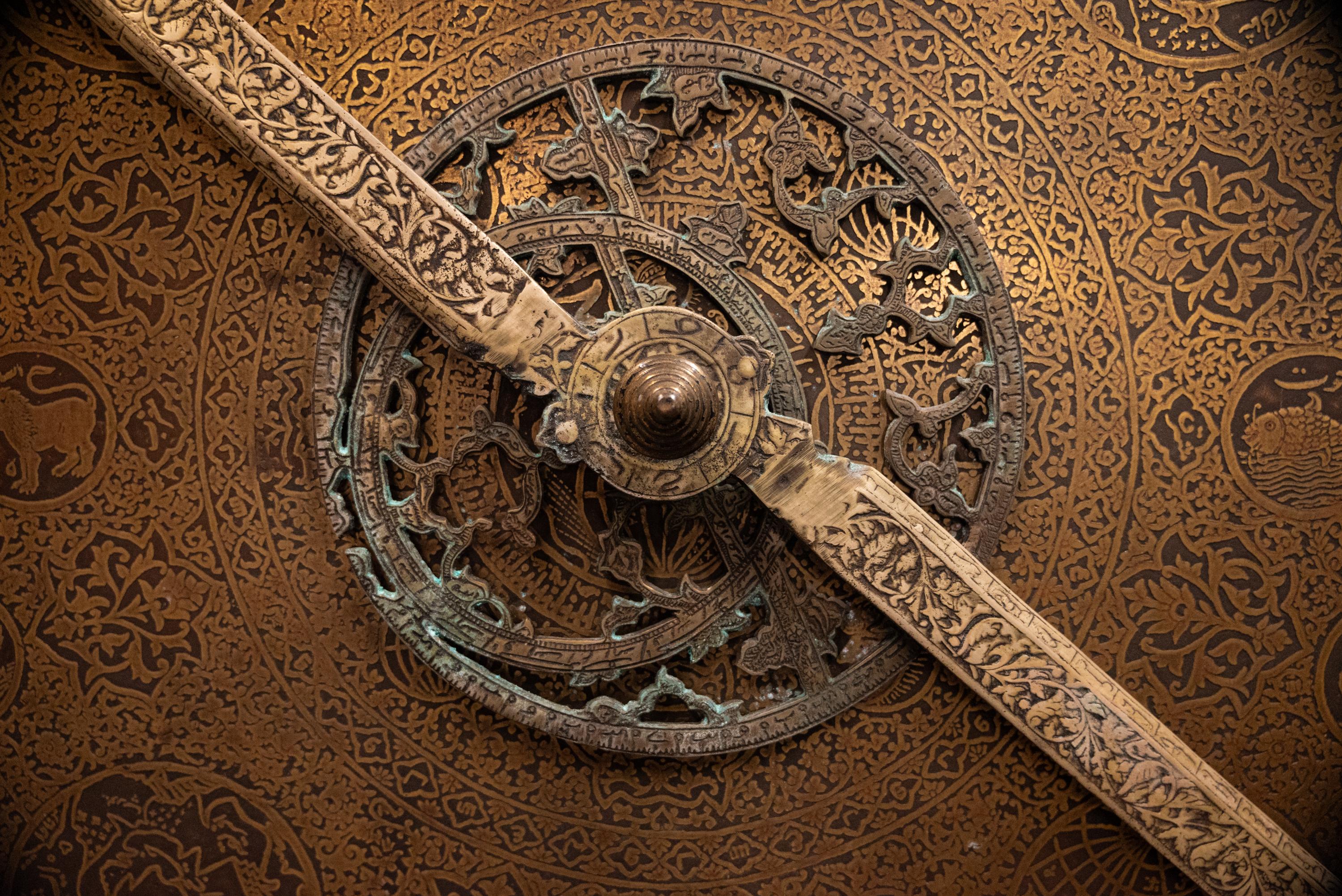 Monumental Antique Islamic Ottoman Safavid Astrological Astrolabe on Stand 1720 For Sale 4