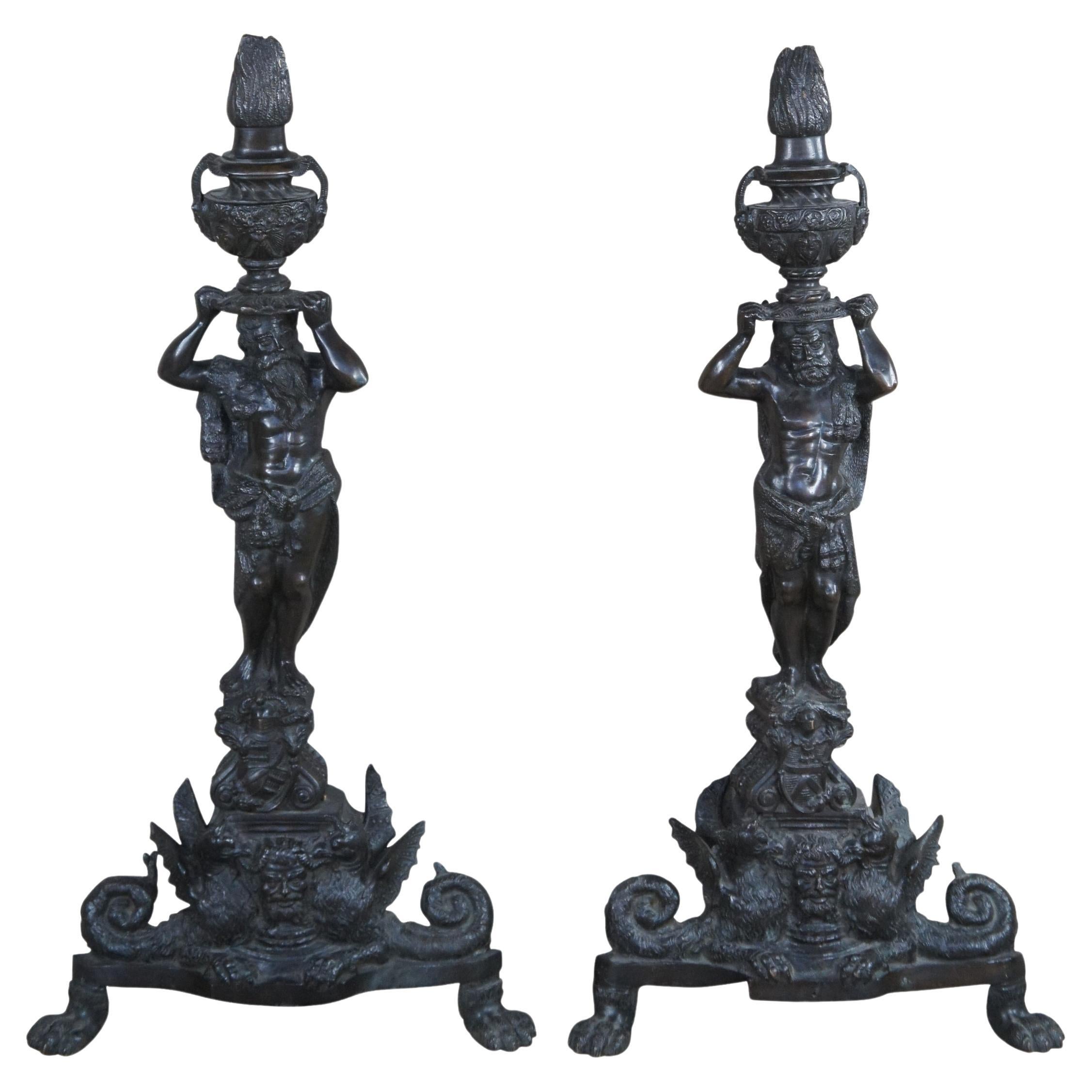Monumentale antike italienische Renaissance-Revival-Feuerböcke mit figürlicher Bronze-Feuerböcke mit Hund