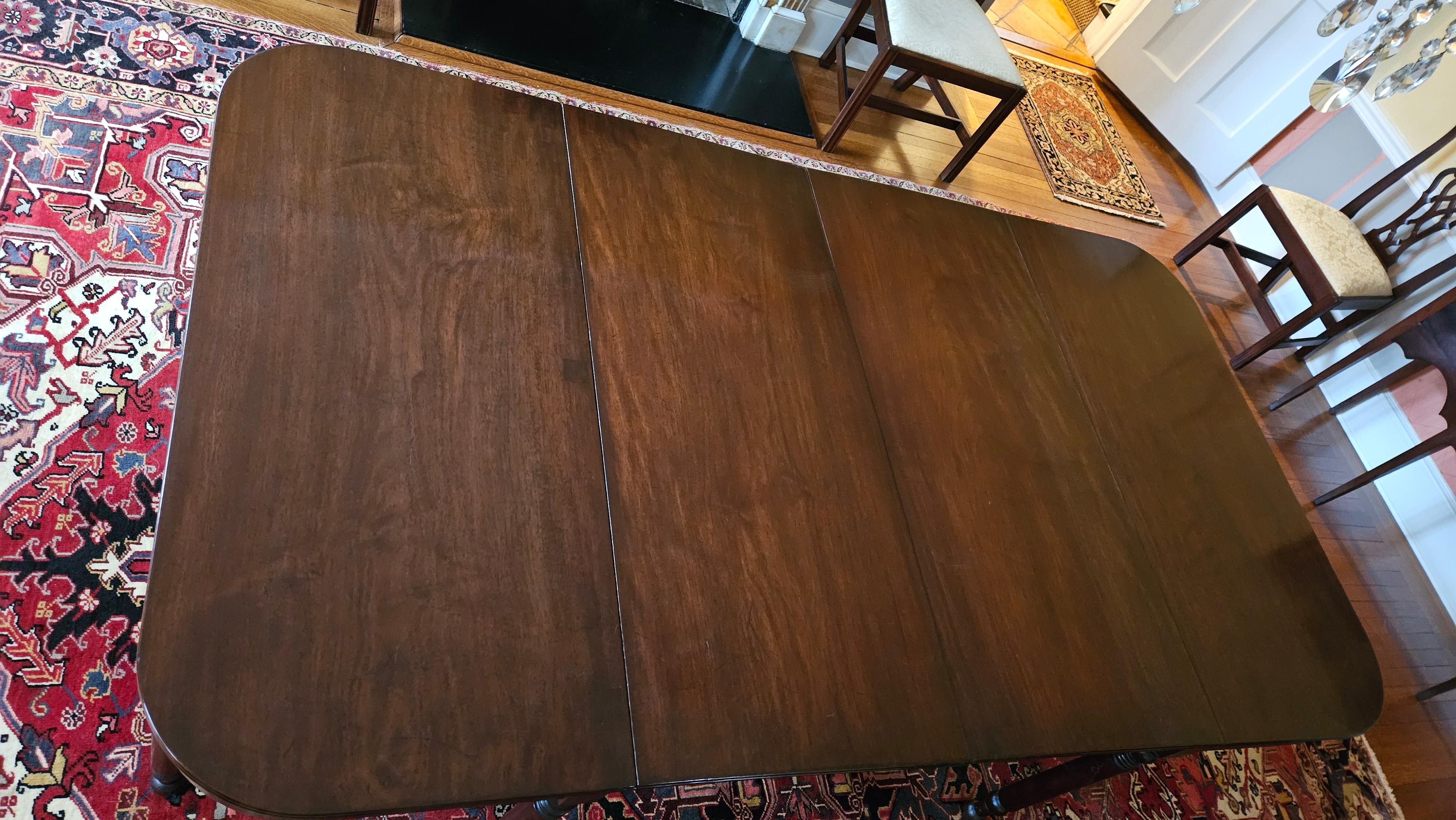 Monumentale table de salle à manger Sheraton ancienne en 3 parties, avec banquet à rallonge en acajou en vente 2