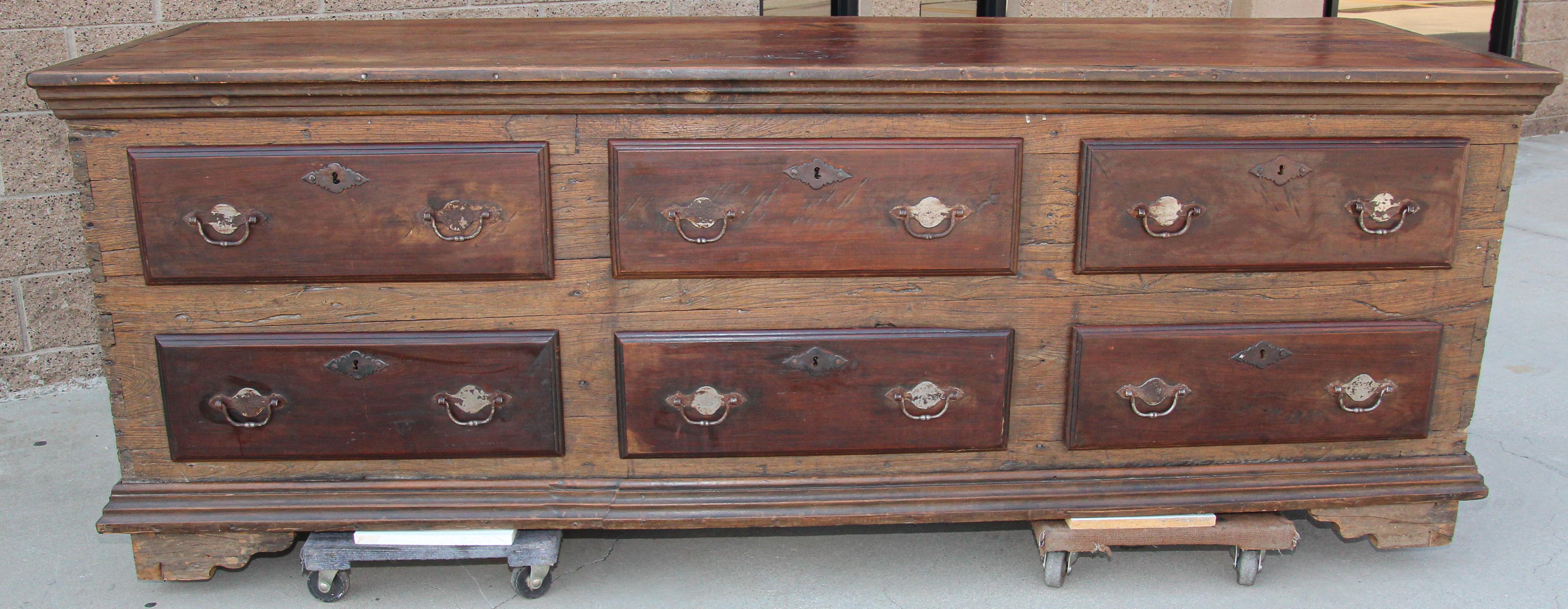 Monumental Antique solid rustic oak Arts & Crafts country chest, sideboard.
A superb large antique rustic oak country house dresser base, great height, six very large drawers.
This is a very substantial, very heavy, extra long, extra large chest
