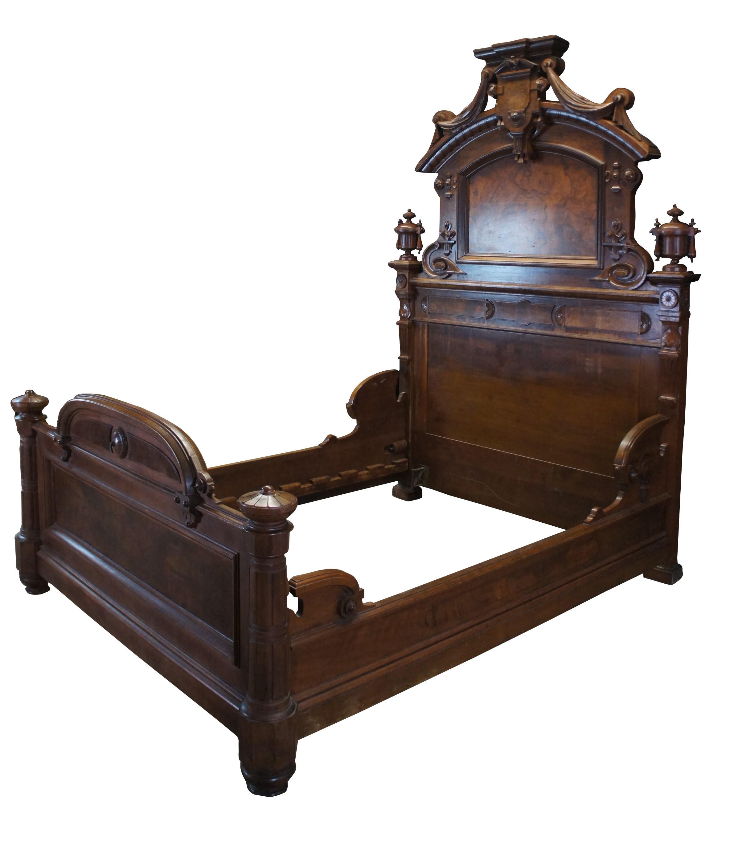 Eastlake Monumental Antique Victorian Lincoln Style Walnut Burl Carved Highback Highback Bed Queen Bed en vente