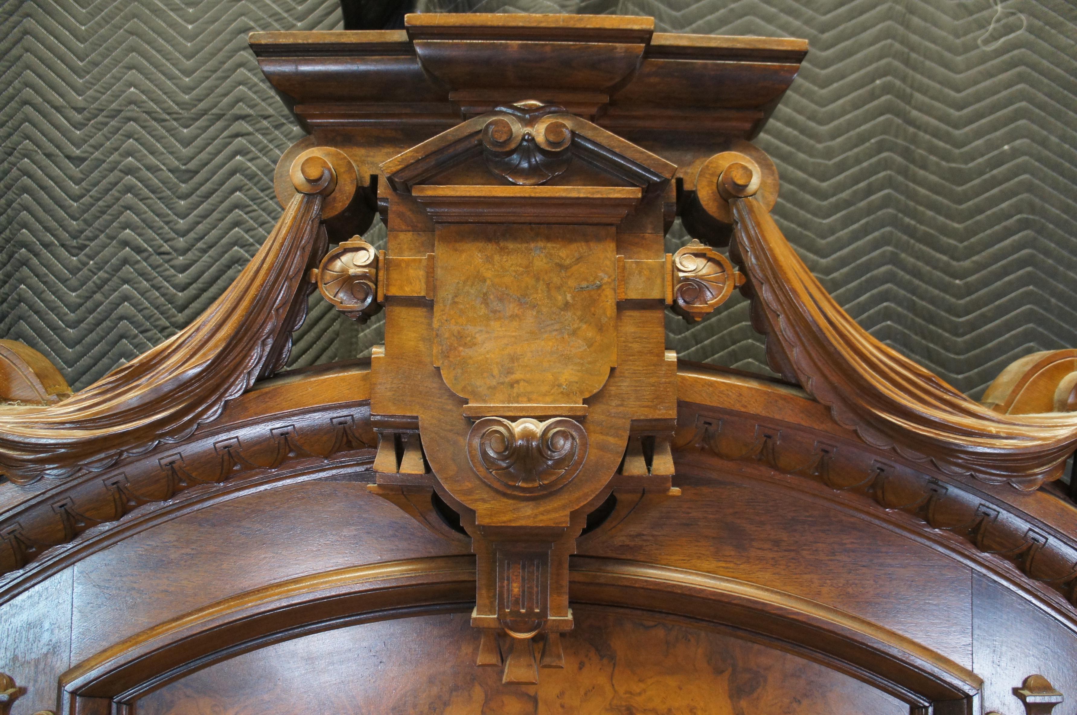 Monumental Antique Victorian Lincoln Style Walnut Burl Carved Highback Highback Bed Queen Bed en vente 3
