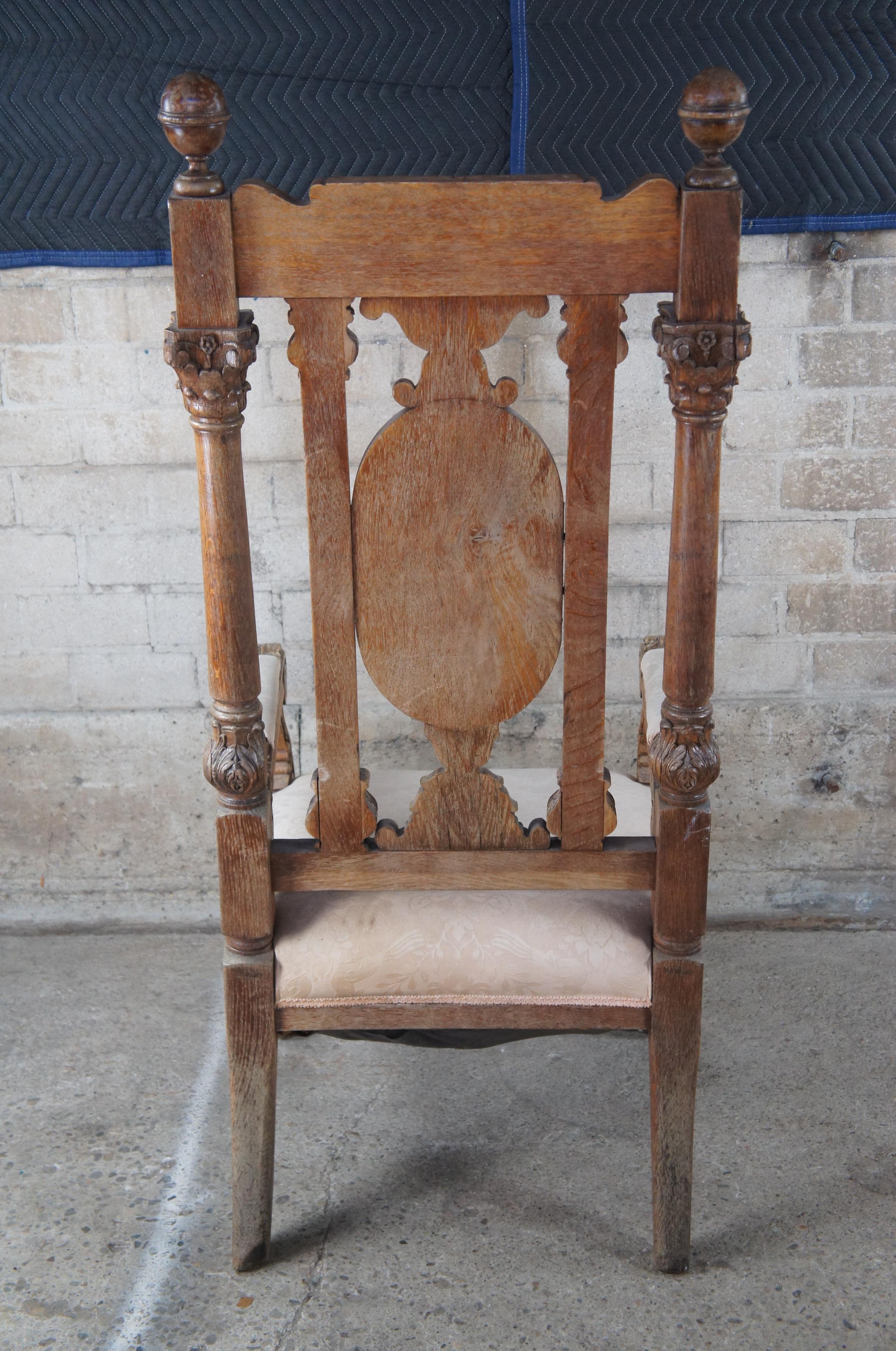 Tissu d'ameublement Monumental fauteuil trône victorien ancien orné en chêne sculpté 58 pouces en vente