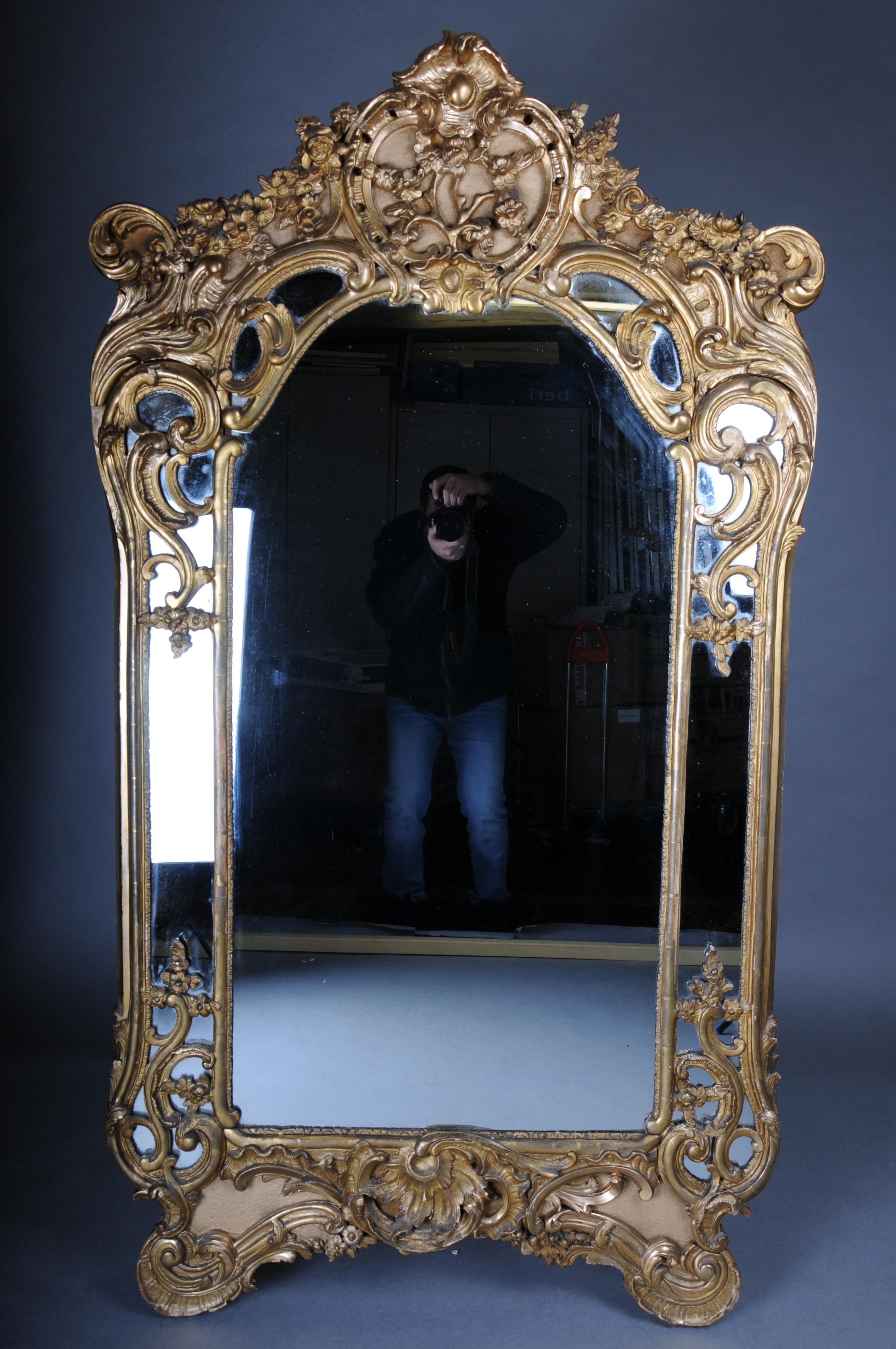 Monumental antique wall mirror, Napoleon III, Paris, gold In Good Condition For Sale In Berlin, DE