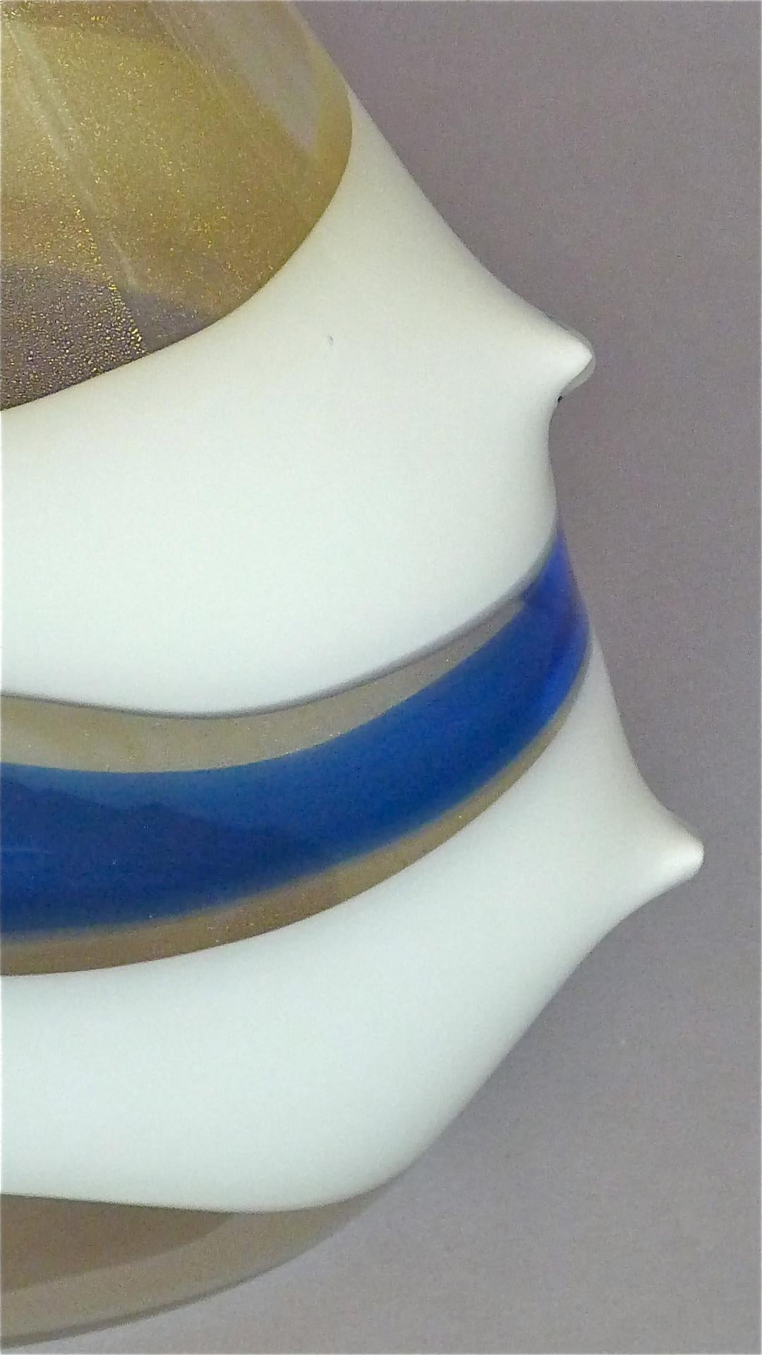 Monumental vase Anzolo Fuga Avem bandes de verre d'art de Murano blanc, blanc et bleu des années 1950 Bon état - En vente à Nierstein am Rhein, DE