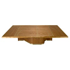 Tavolo da cocktail monumentale Architectural Brass e Red Oak