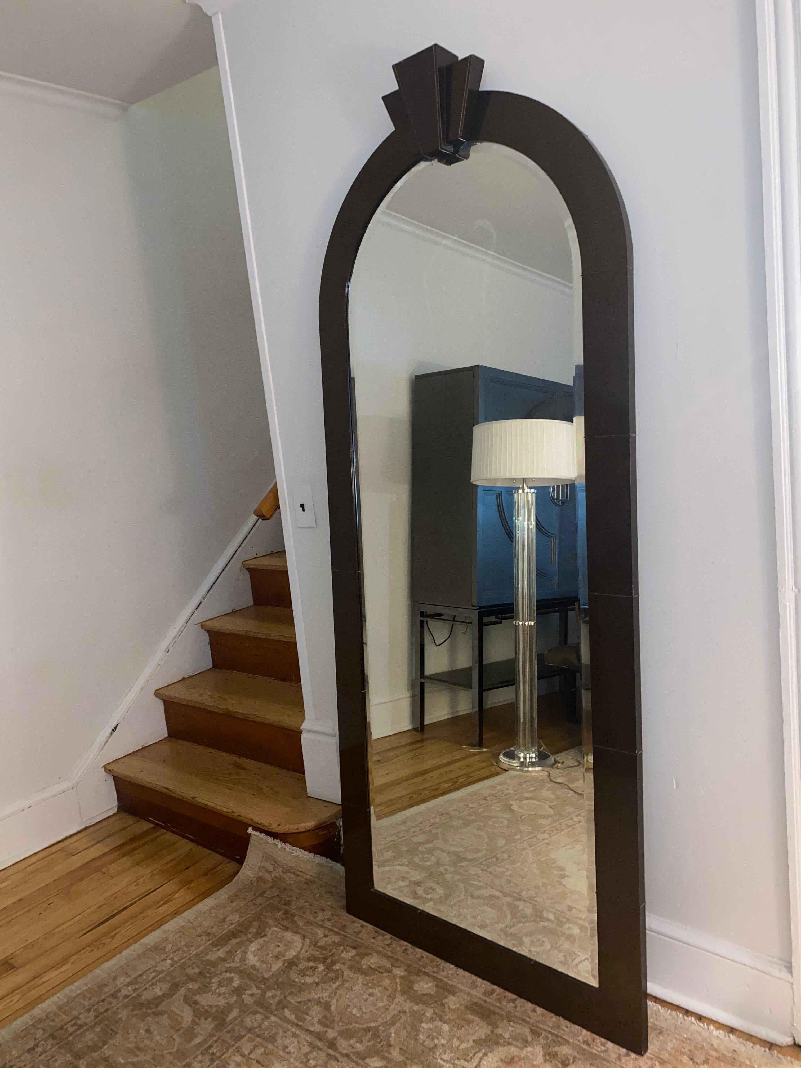 Monumental Art Deco Espejo arqueado de pie o de pared alto Art Decó en venta