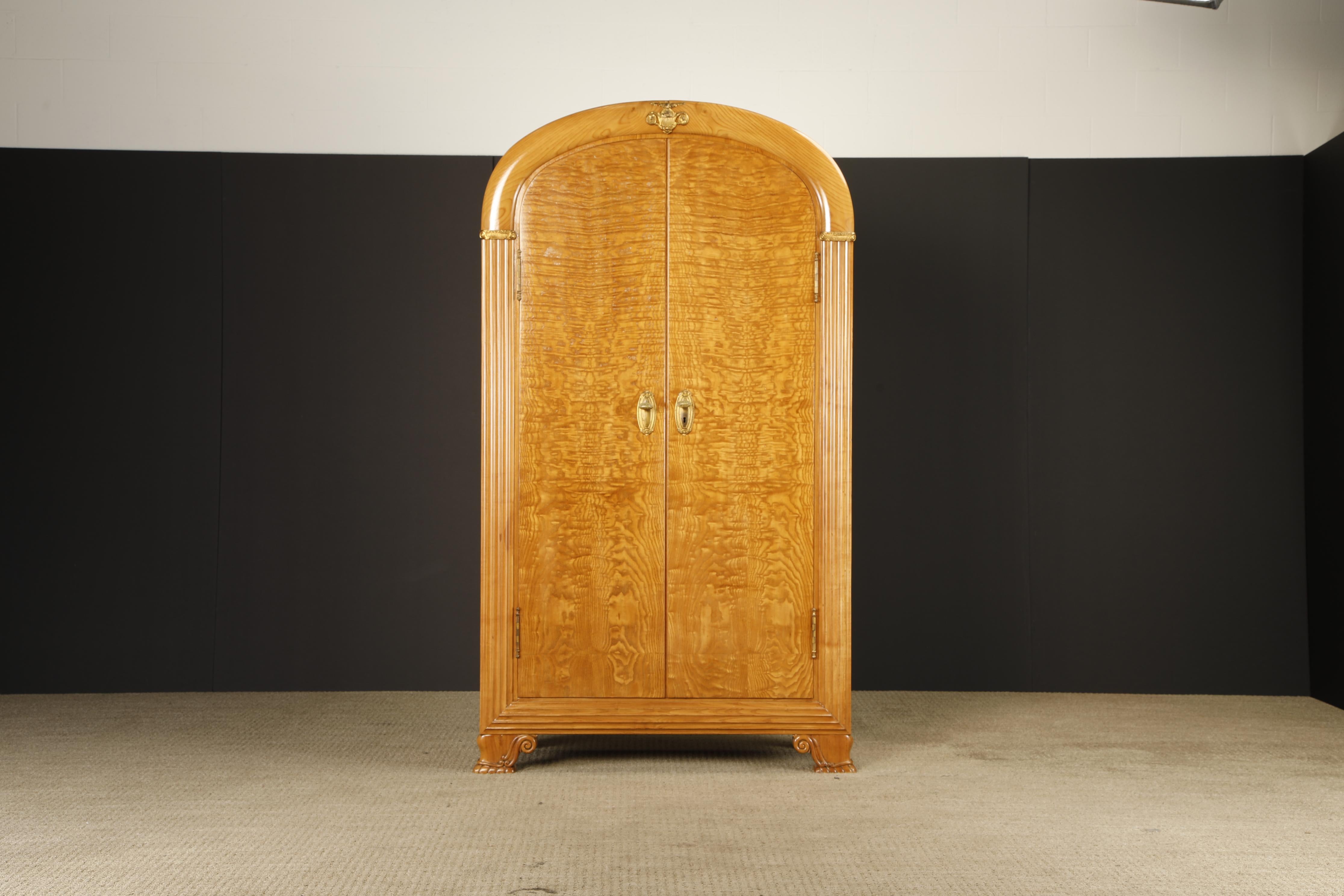 Monumental Art Deco Hollywood Regency Armoire in Blonde Quilted Wood, c 1930s For Sale 5