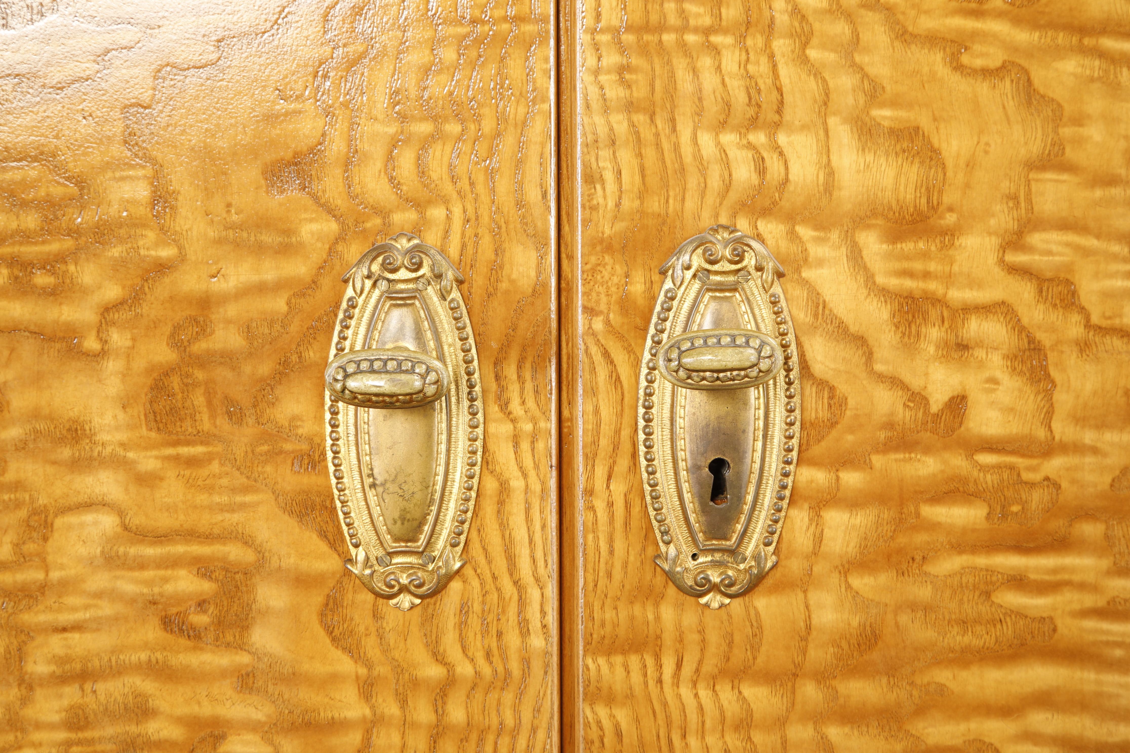 Monumental Art Deco Hollywood Regency Armoire in Blonde Quilted Wood, c 1930s In Good Condition For Sale In Los Angeles, CA