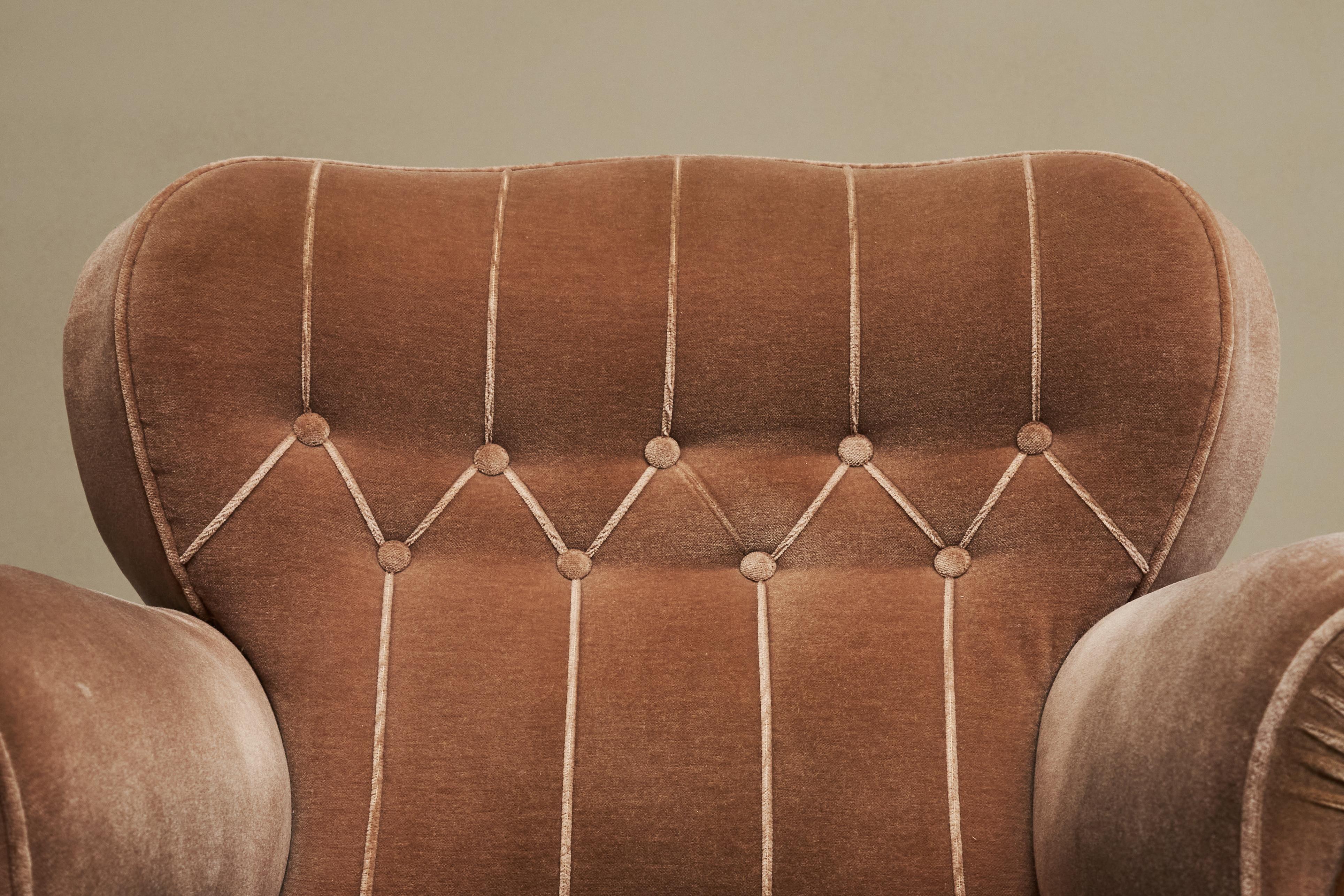 Monumental Art Deco Lounge Chair in Velvet and Oak 1930s For Sale 4