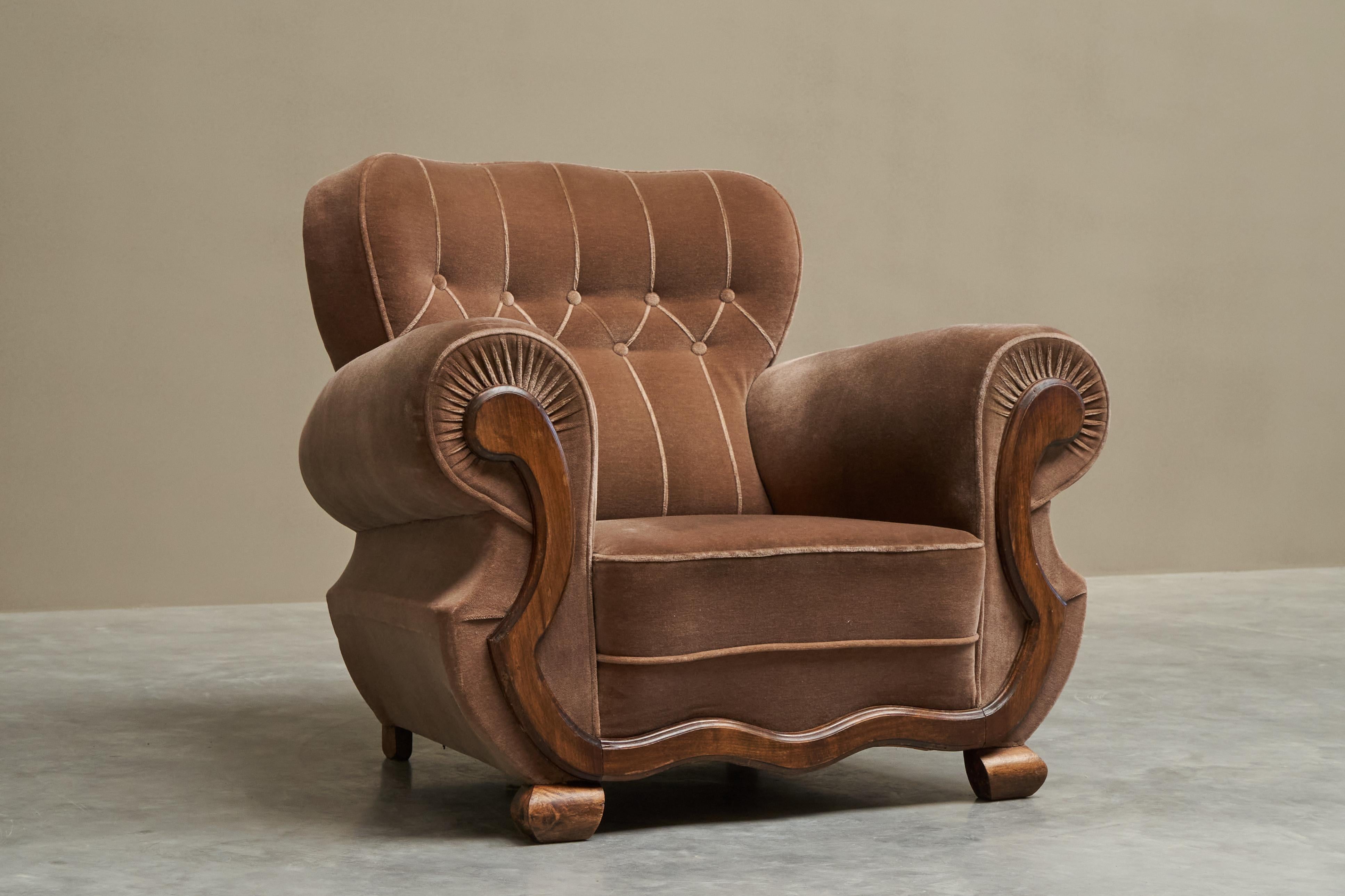 Monumental Art Deco Lounge Chair in Velvet and Oak 1930s For Sale 5