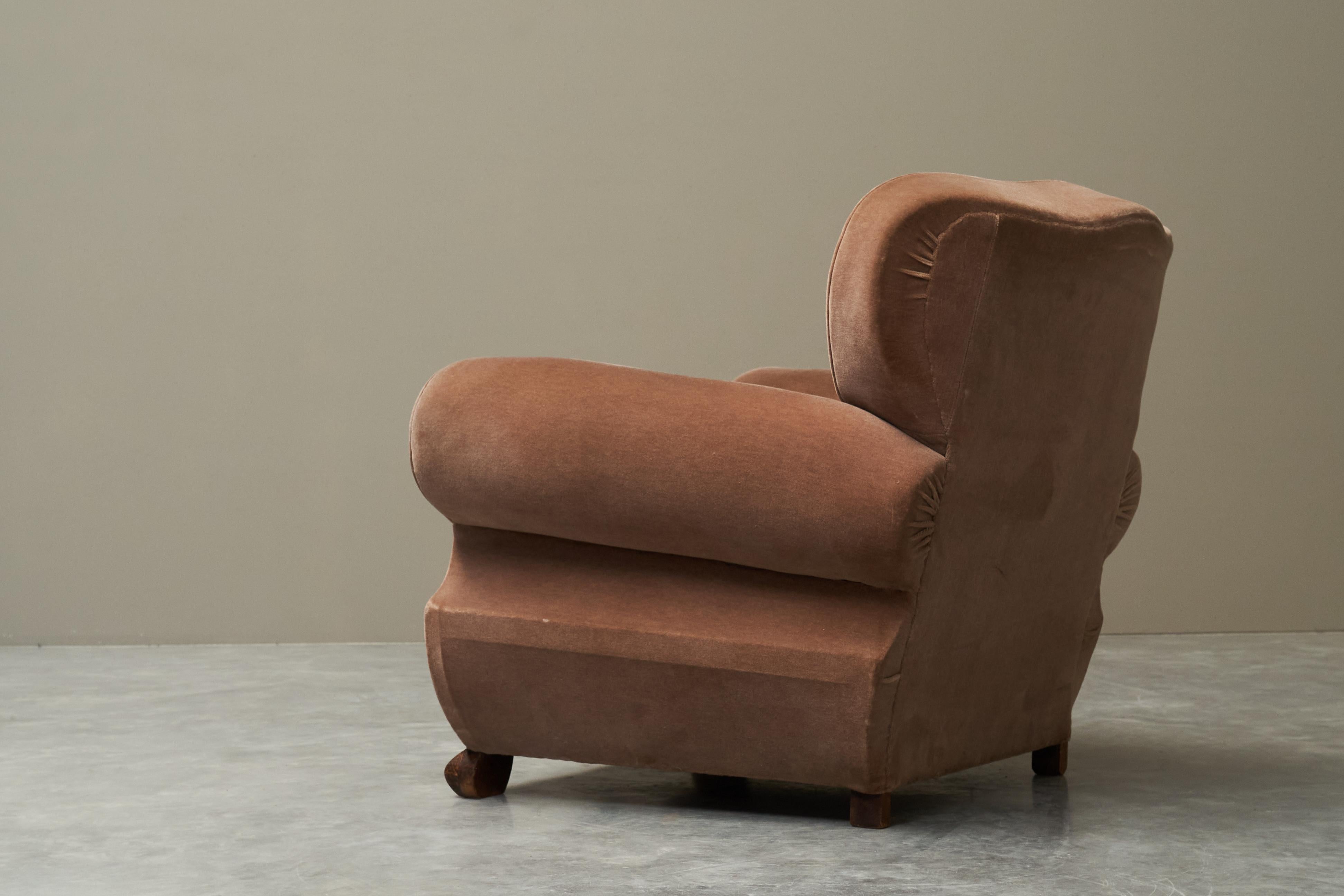Monumental Art Deco Lounge Chair in Velvet and Oak 1930s For Sale 3