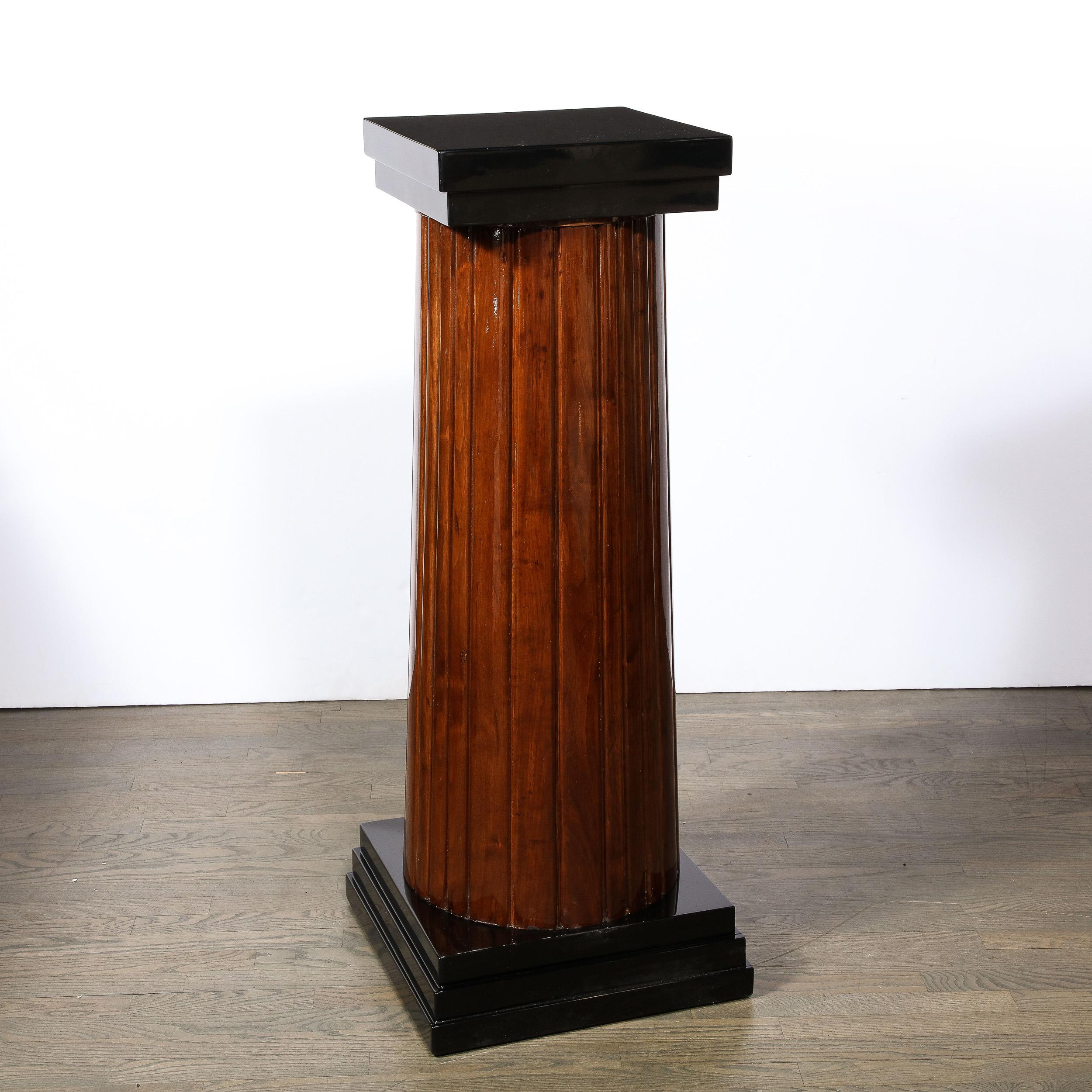 Pedestal Art Decó Monumental con Detalles Acanalados en Nogal y Laca Negra en venta 2