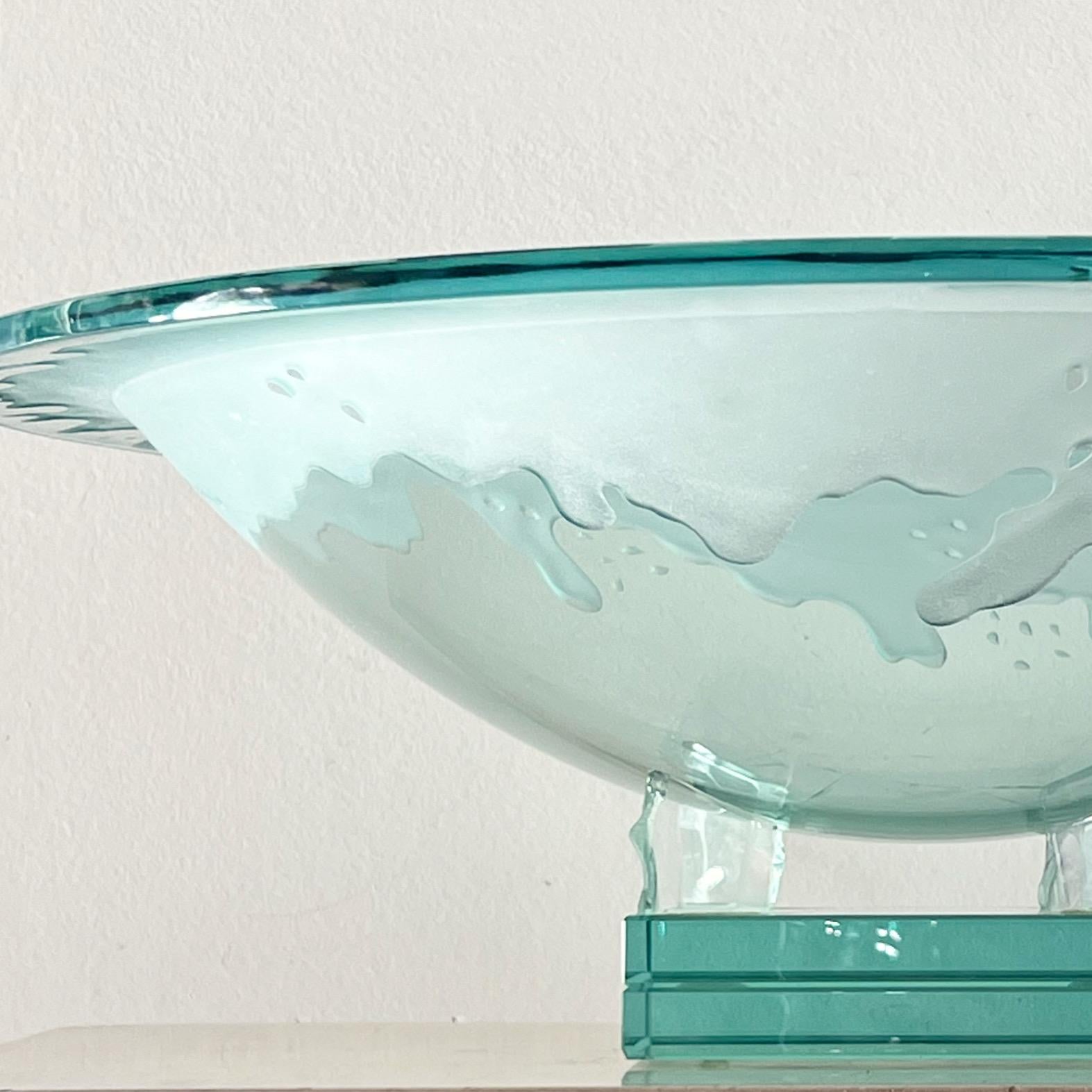 Monumental art glass platter with frosted motif, on plinth, late 20th century For Sale 6