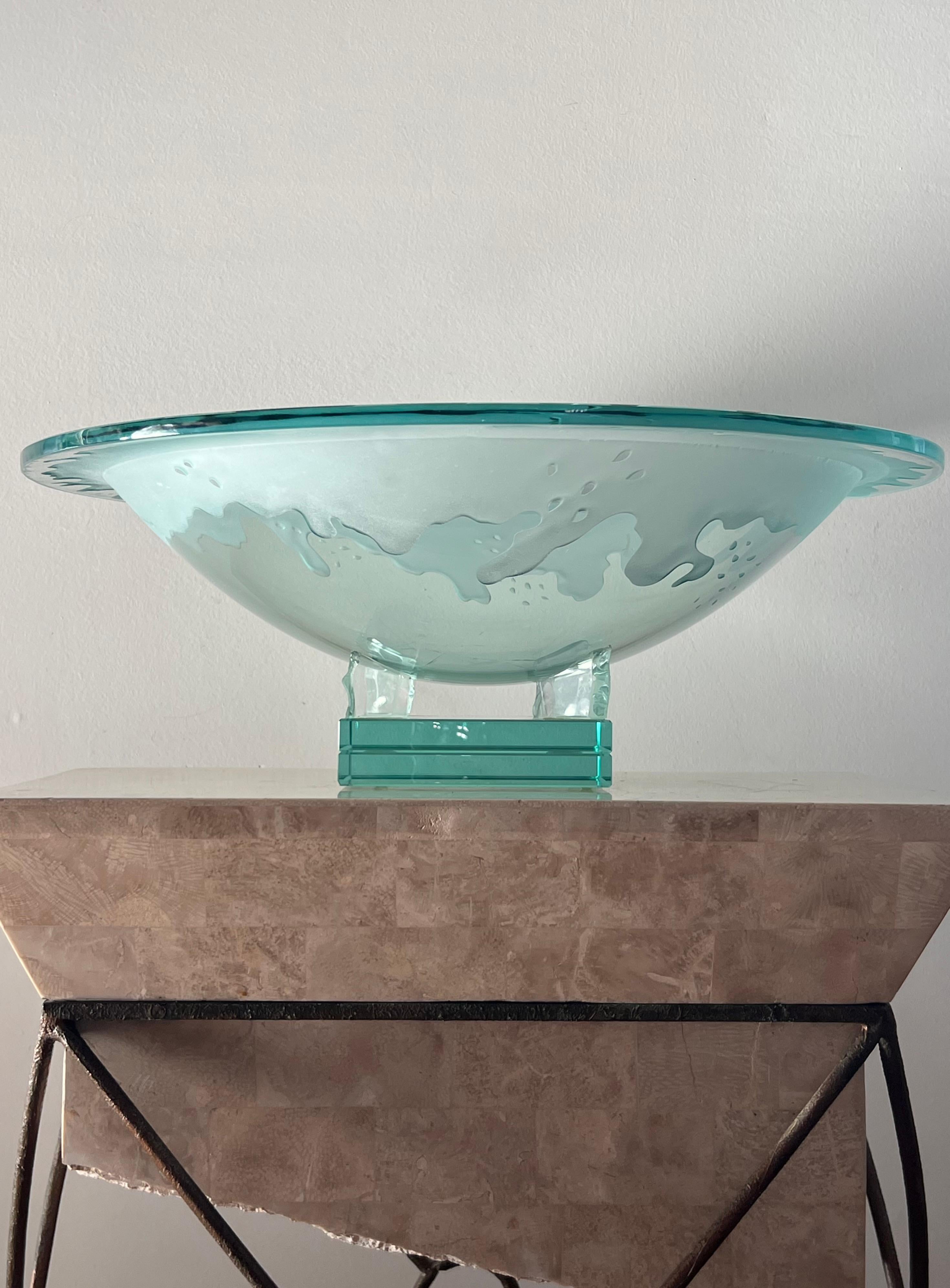 Monumental art glass platter with frosted motif, on plinth, late 20th century For Sale 8