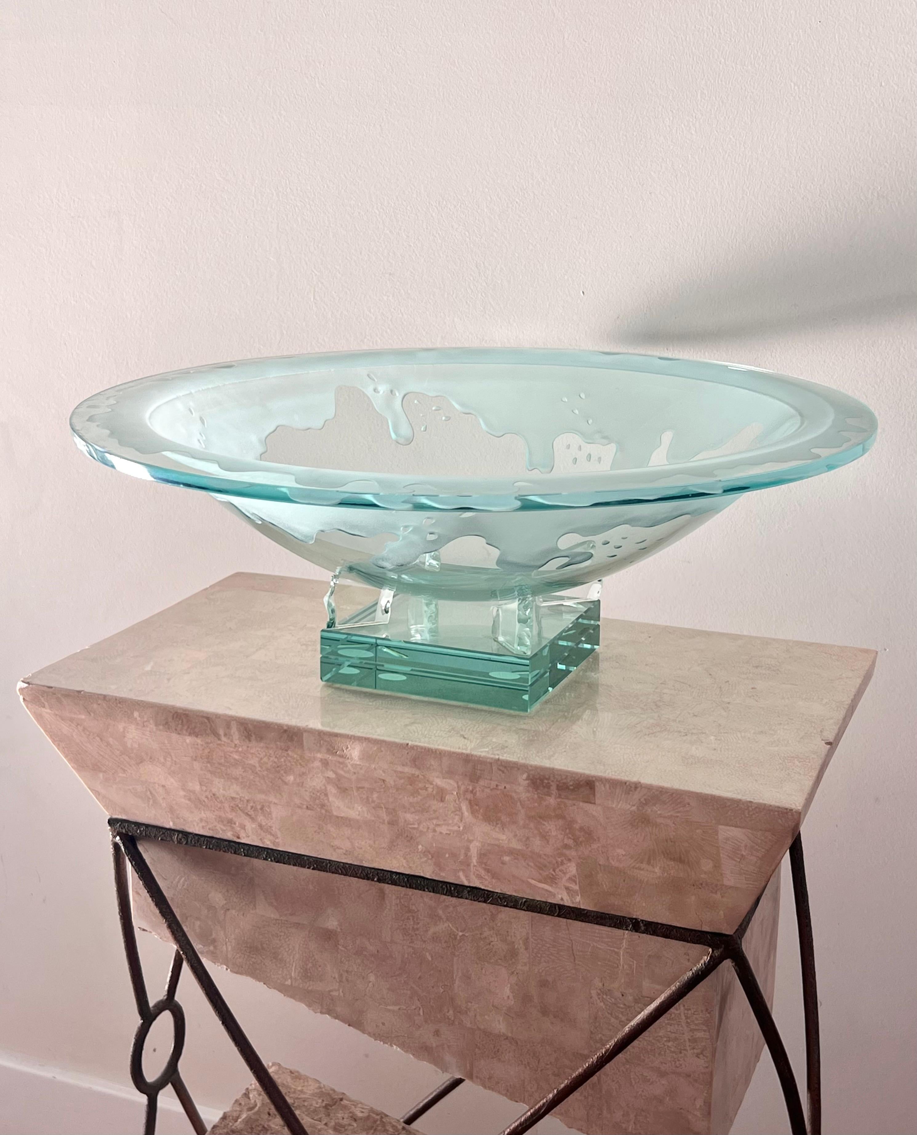 Monumental art glass platter with frosted motif, on plinth, late 20th century For Sale 10