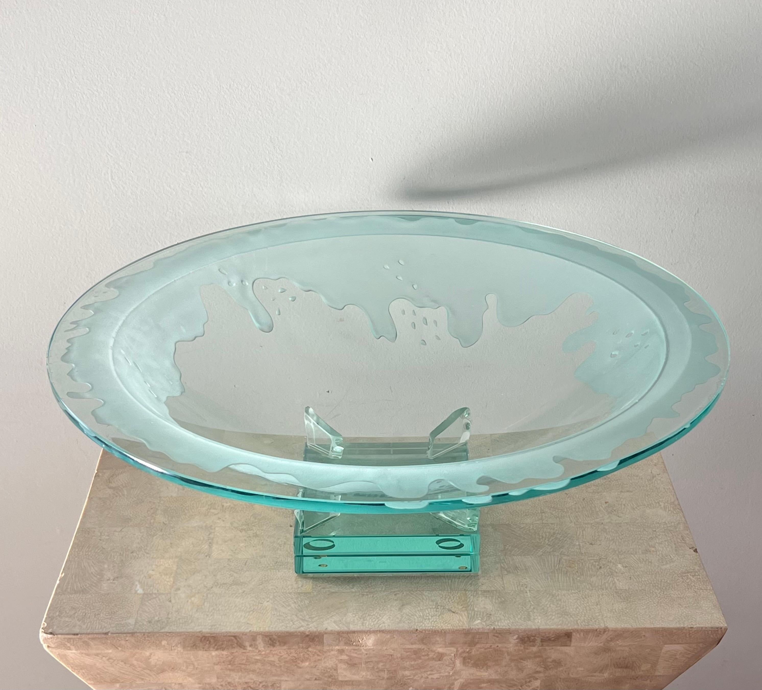 Post-Modern Monumental art glass platter with frosted motif, on plinth, late 20th century For Sale