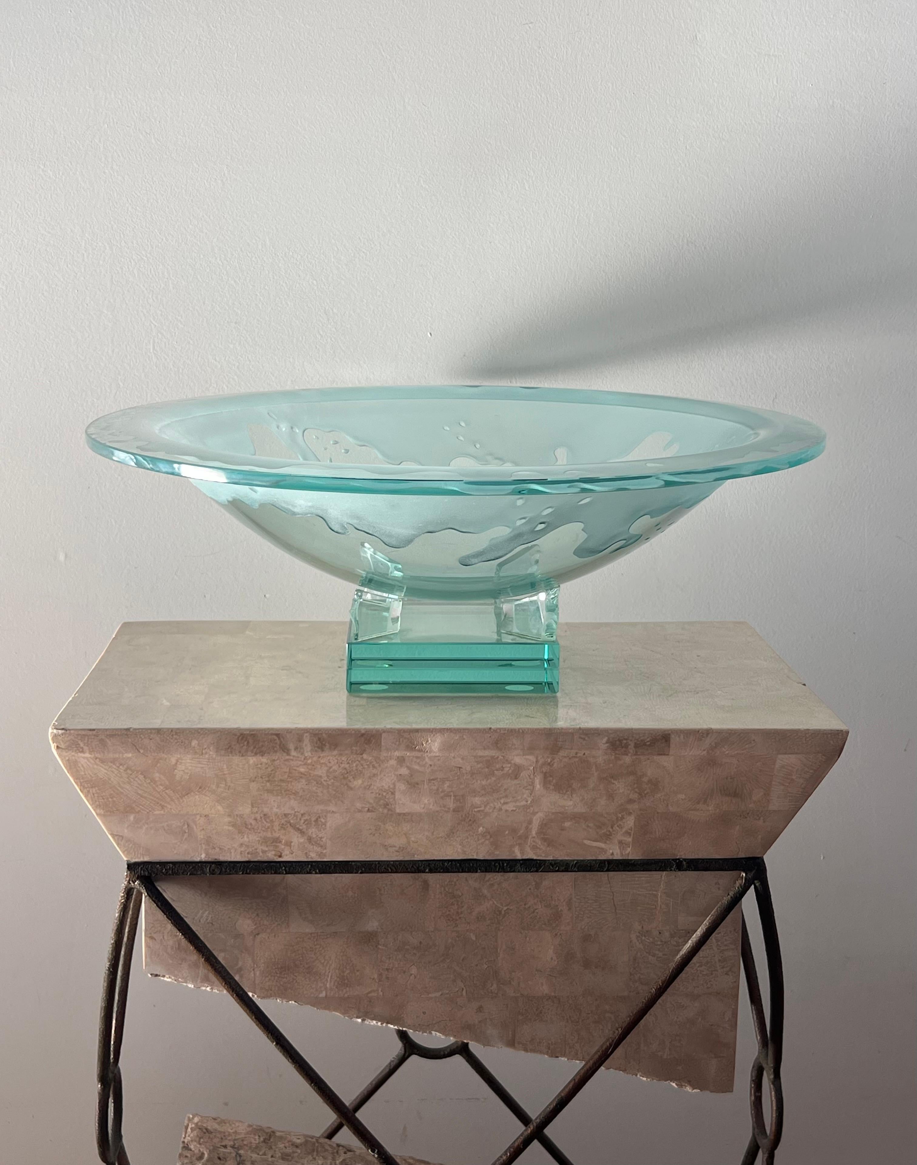 Monumental art glass platter with frosted motif, on plinth, late 20th century For Sale 1