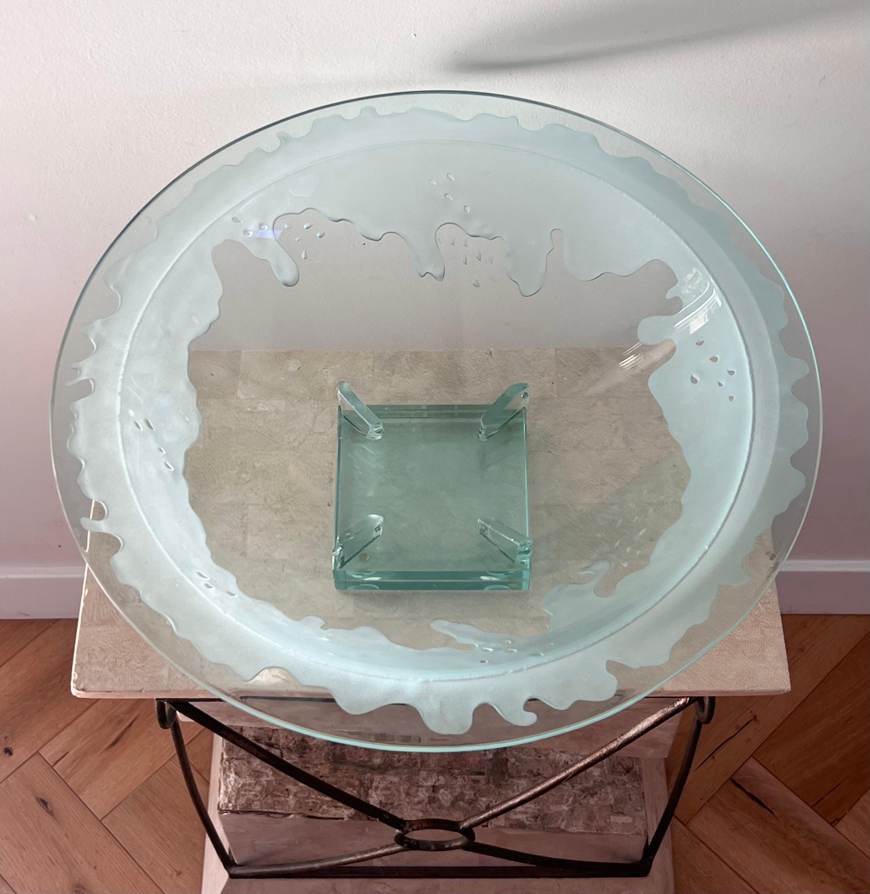 Monumental art glass platter with frosted motif, on plinth, late 20th century For Sale 2