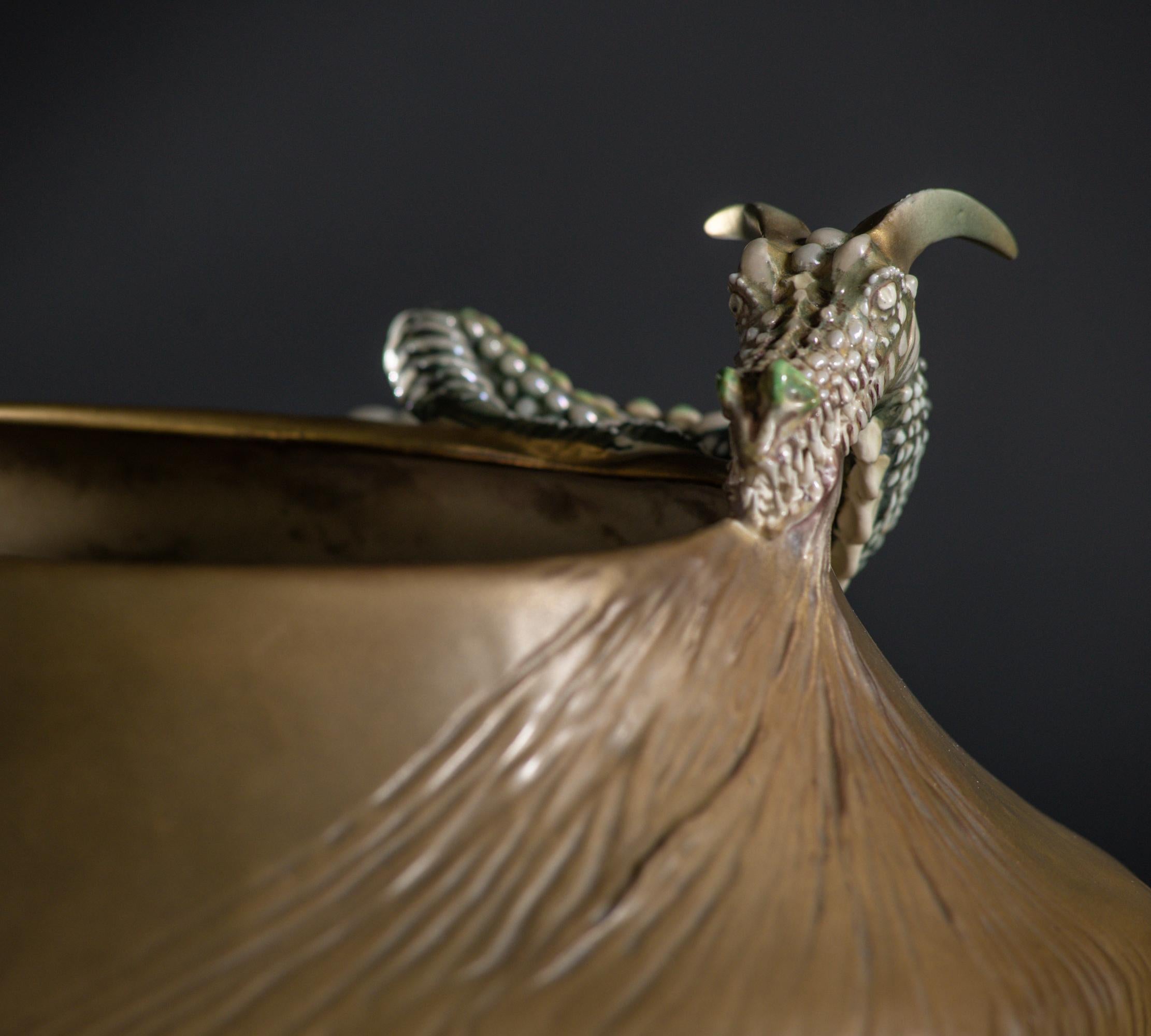 Monumentale Jugendstilschale aus Amphora mit Saurian von Eduard Stellmacher & Co. im Angebot 1