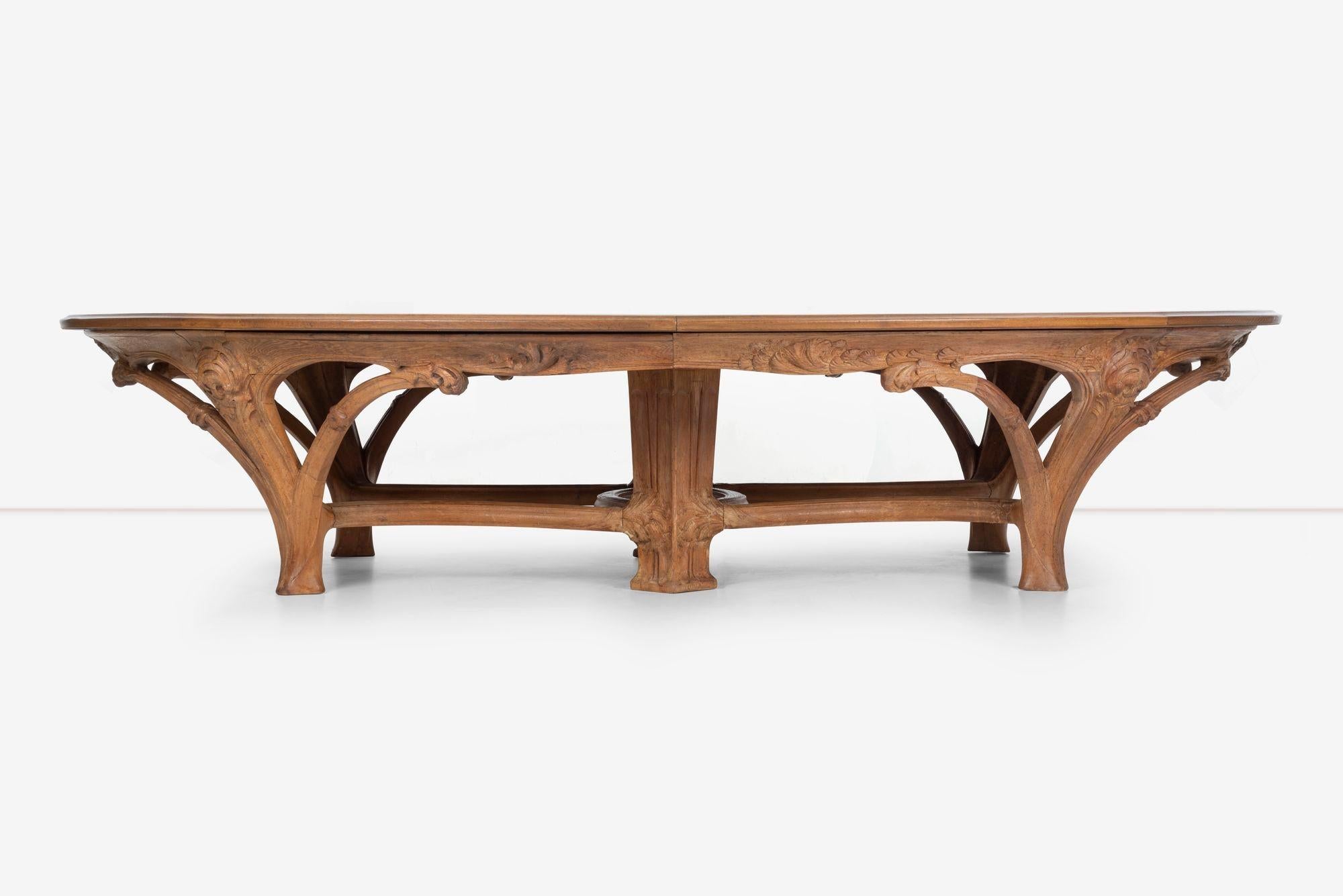John Dickinson wählte diesen Tisch für The Firehouse mit Hilfe des MoMA-Kurators Peter Selz aus, der 1960 die Neuauflage der Art Nouveau im MoMA kuratiert hatte, bevor er nach Berkeley zog und das Berkeley Art Museum gründete. Außerdem ist er ein