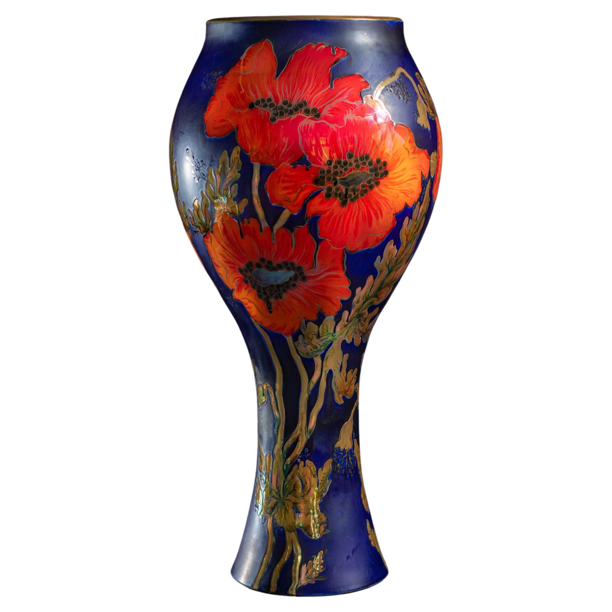 Vase monumental Art nouveau en forme de coquelicot attribué à Géza Nikelszky pour Zsolnay