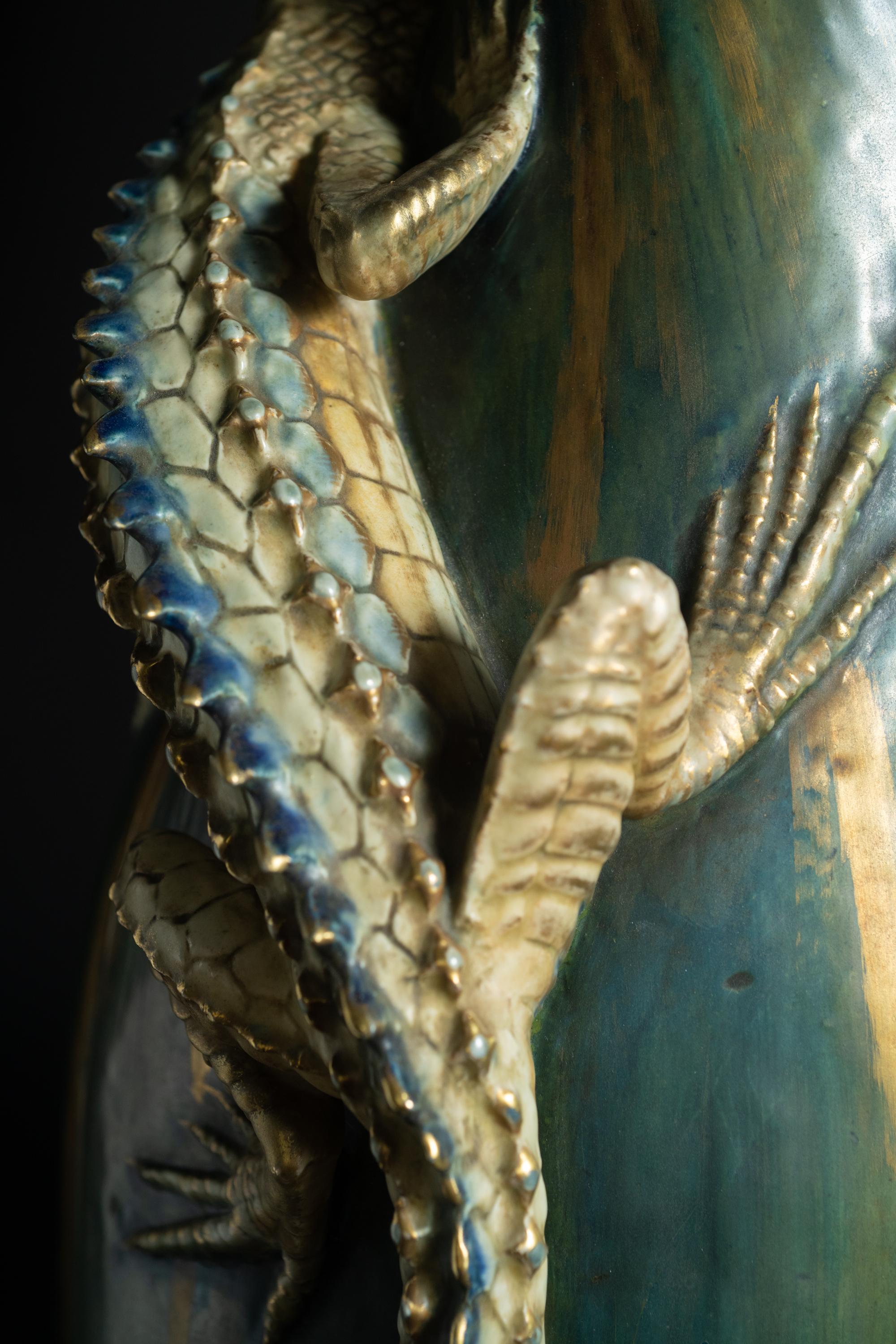 Vase monumental Amphora Art Nouveau avec Saurien par Eduard Stellmacher & Co. en vente 1