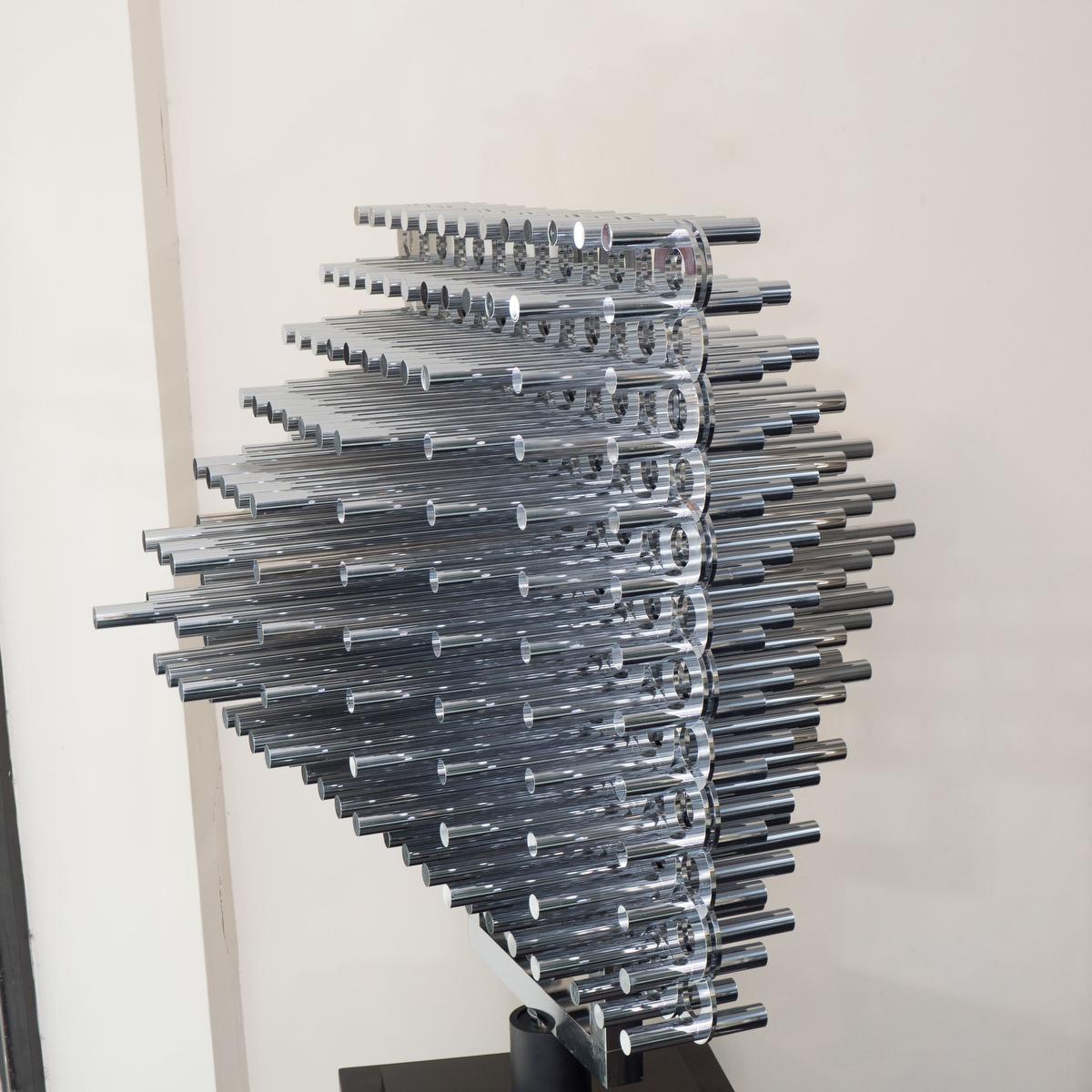 Monumentale Edelstahl-Gelenkstabskulptur  (Moderne) im Angebot