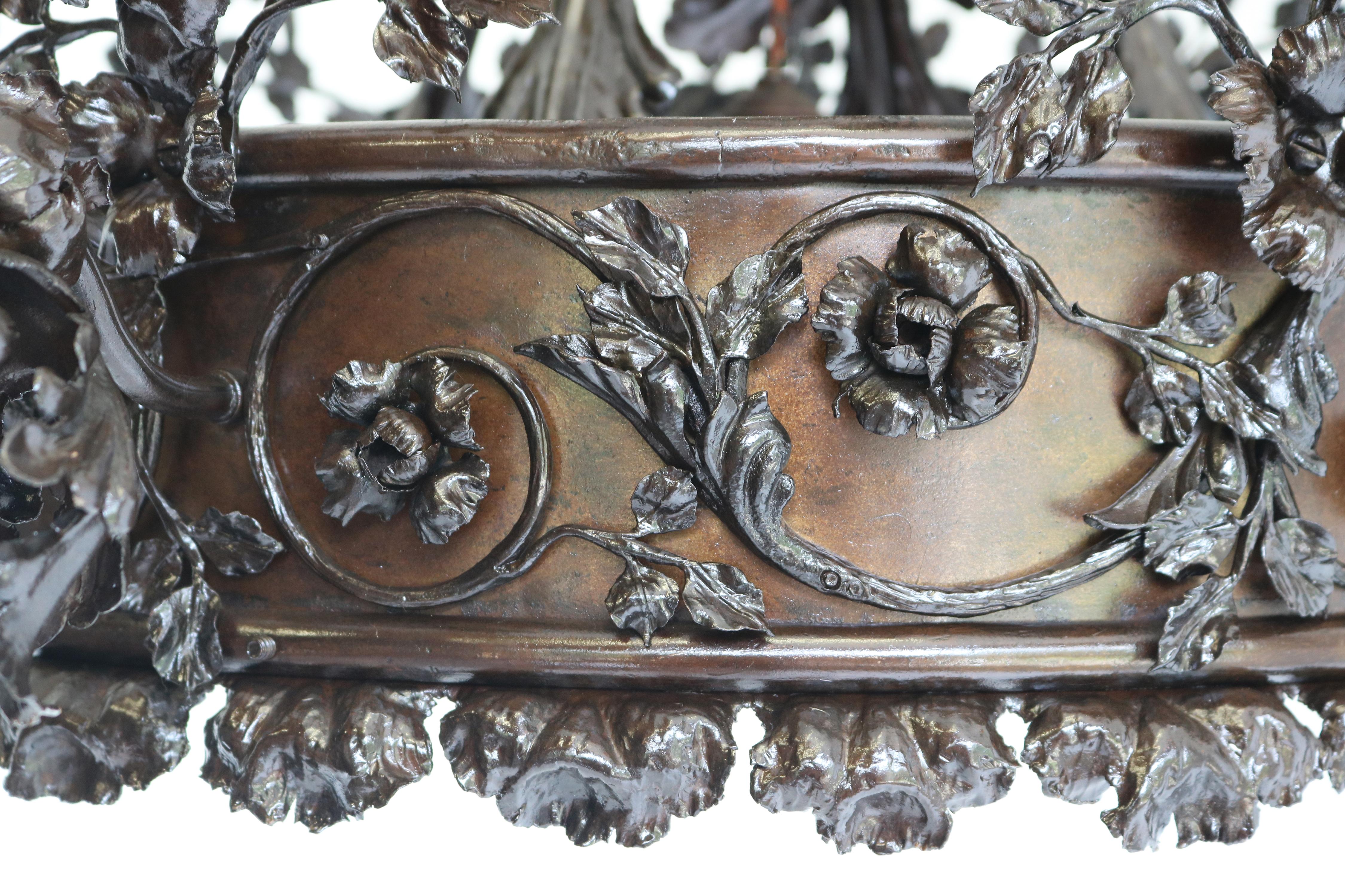 Monumentale lampadario in ferro battuto Arts and Crafts attribuito a Louis Van Boeckel In condizioni buone in vendita a Ijzendijke, NL
