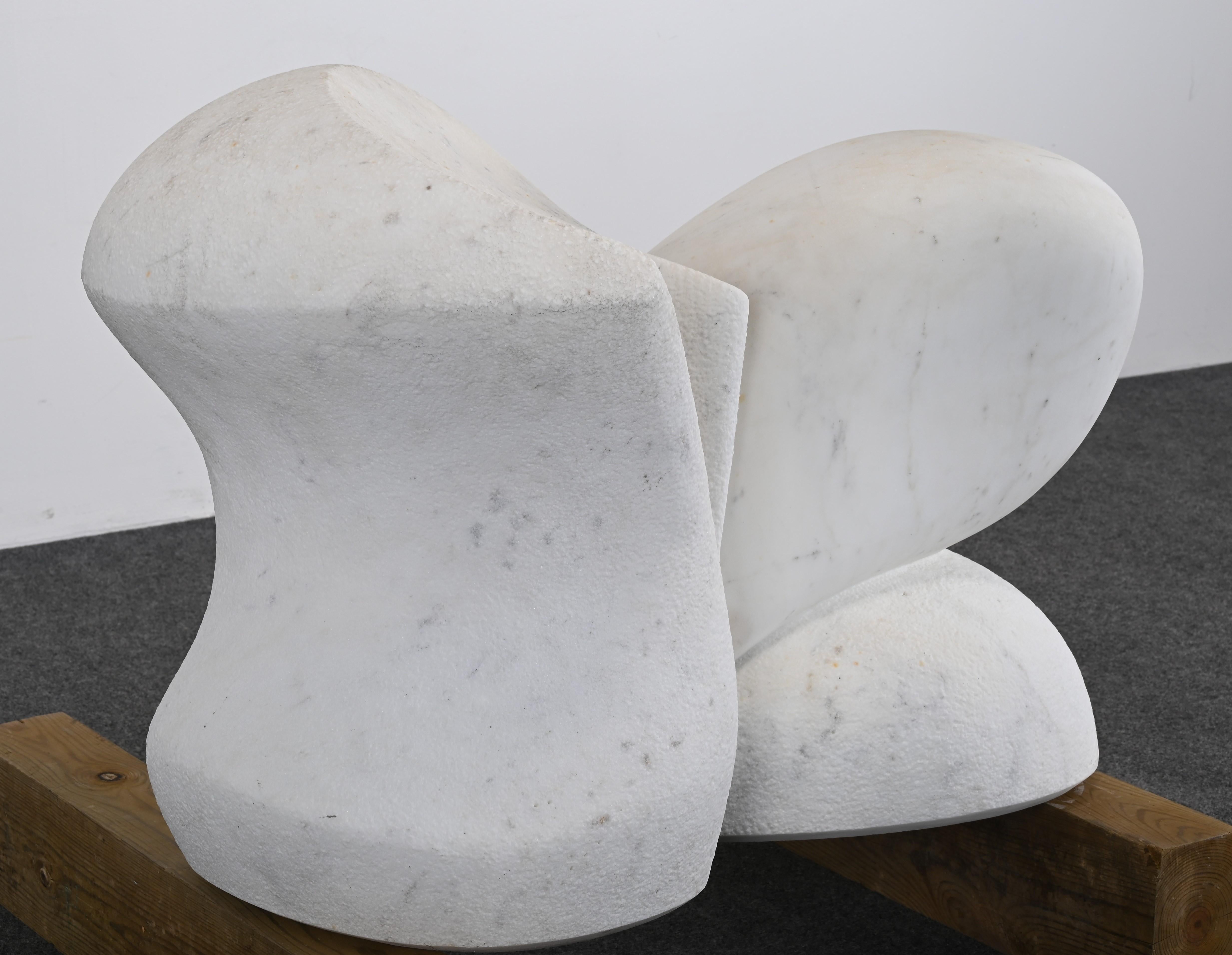 Monumentale abstrakte Skulptur aus Carrara-Marmor von Arturo Di Modica (1941-2021) im Angebot 5