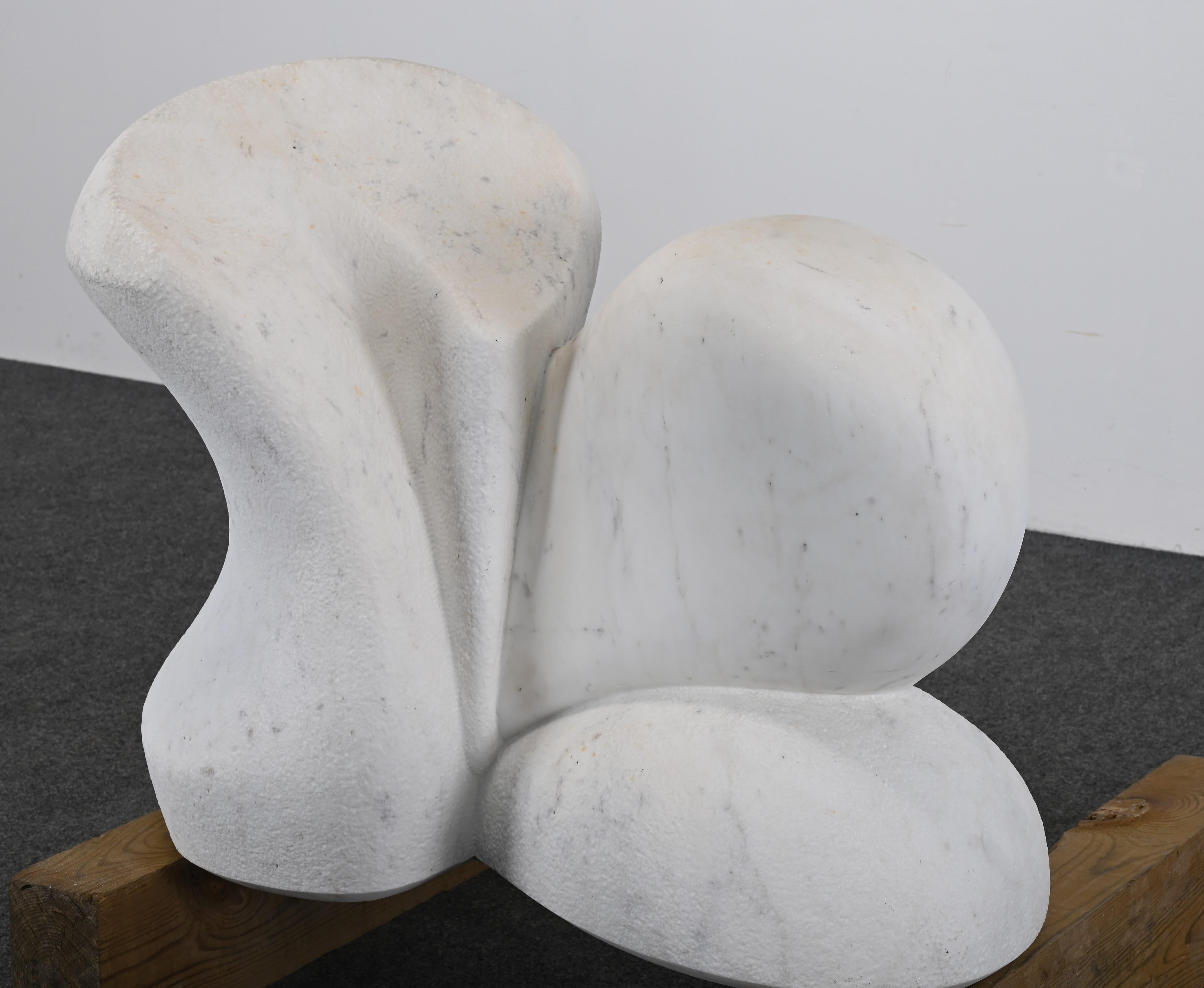 Monumentale abstrakte Skulptur aus Carrara-Marmor von Arturo Di Modica (1941-2021) im Angebot 6