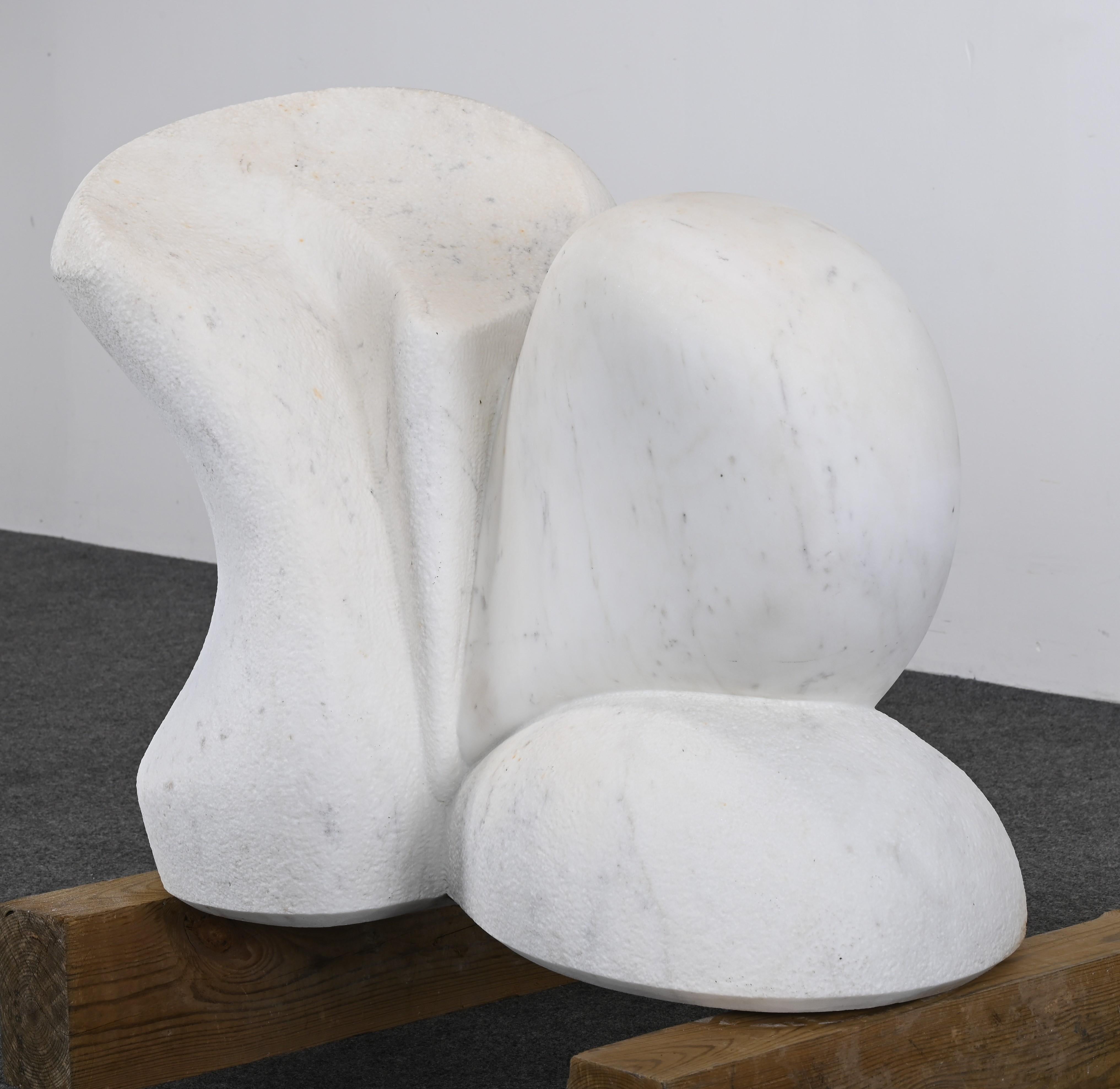 Monumentale abstrakte Skulptur aus Carrara-Marmor von Arturo Di Modica (1941-2021) (Moderne) im Angebot