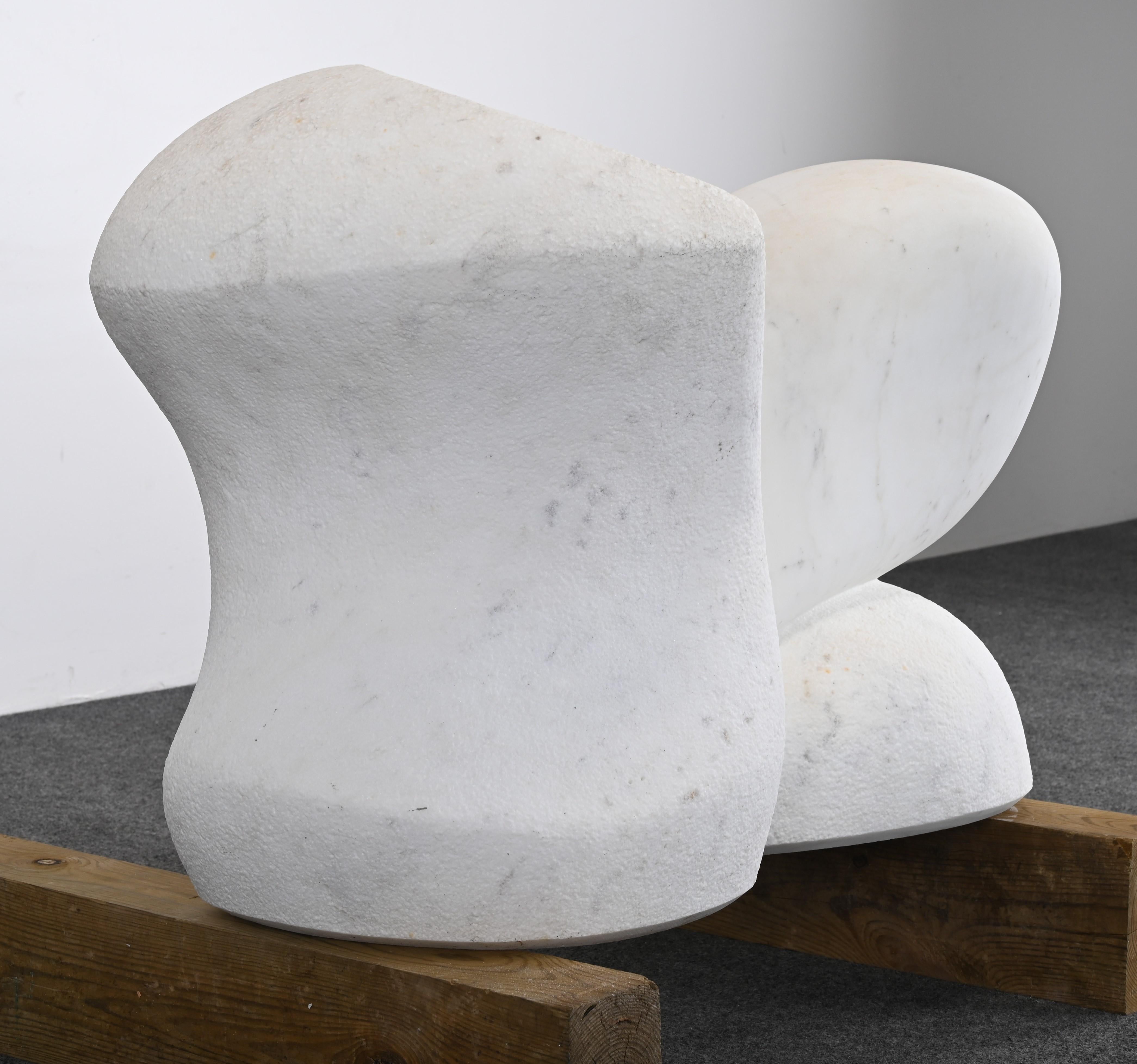 Monumentale abstrakte Skulptur aus Carrara-Marmor von Arturo Di Modica (1941-2021) (amerikanisch) im Angebot