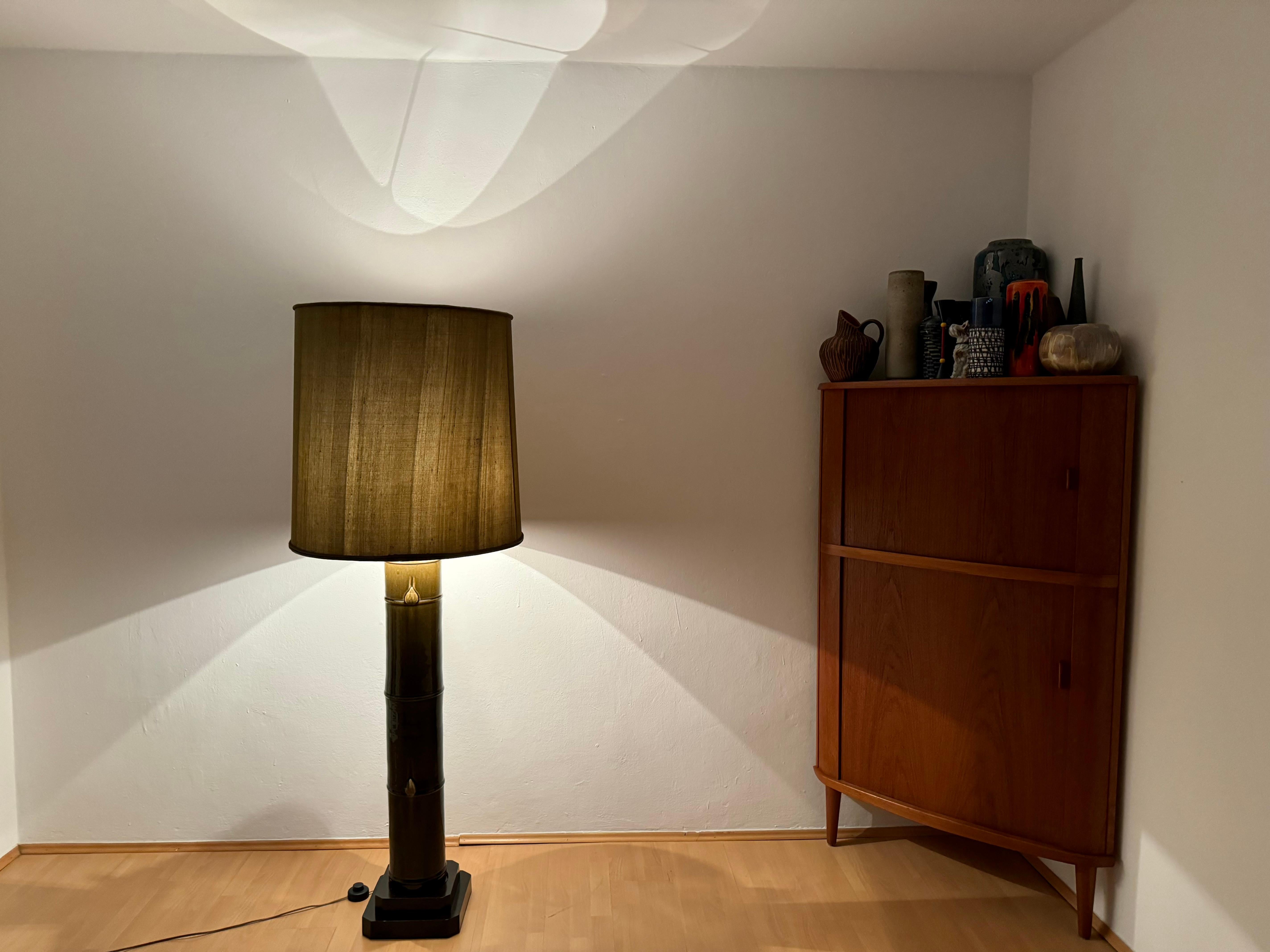 Lampadaire monumental en céramique à motif de bambou en vente 3