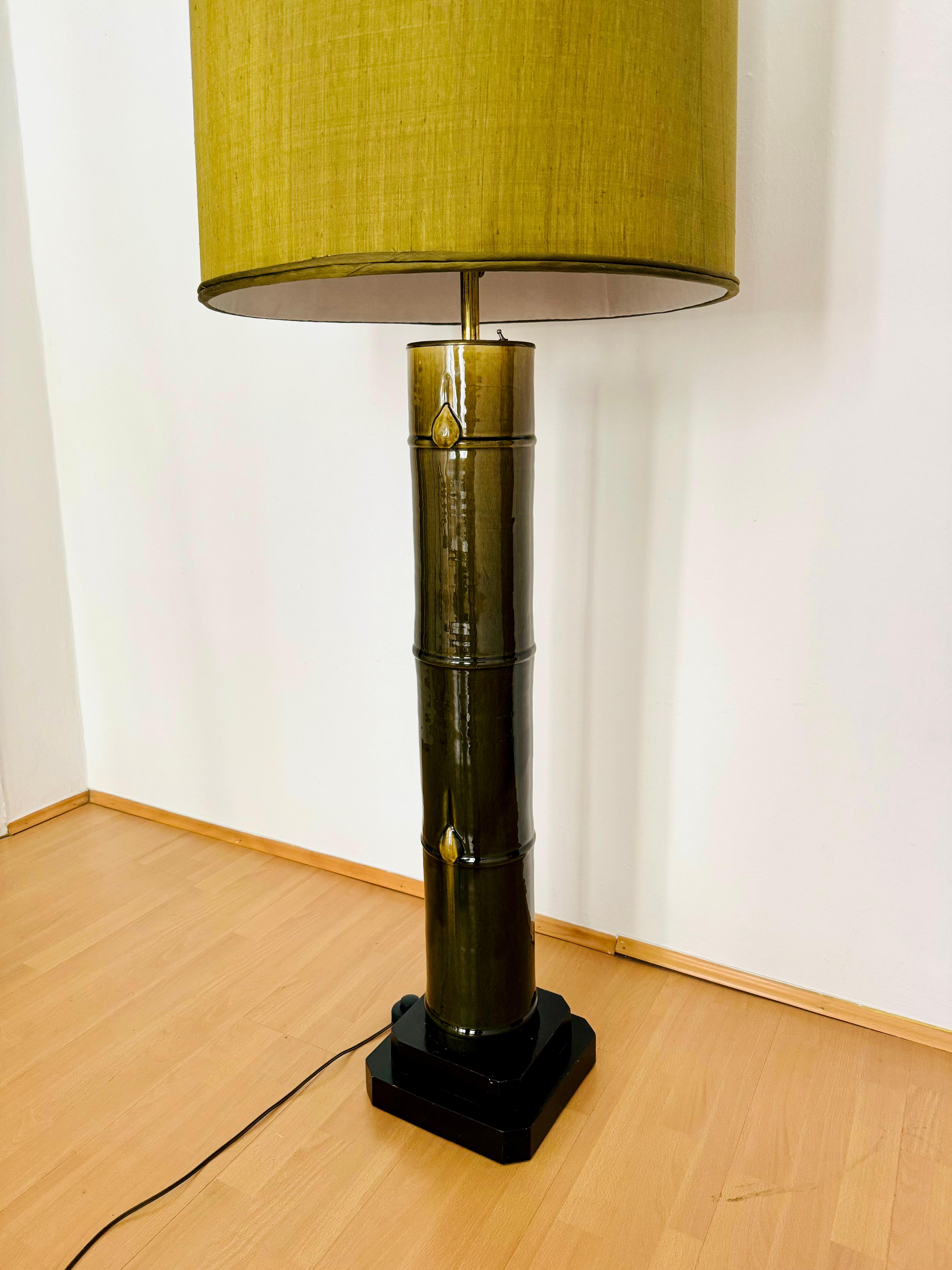 Milieu du XXe siècle Lampadaire monumental en céramique à motif de bambou en vente