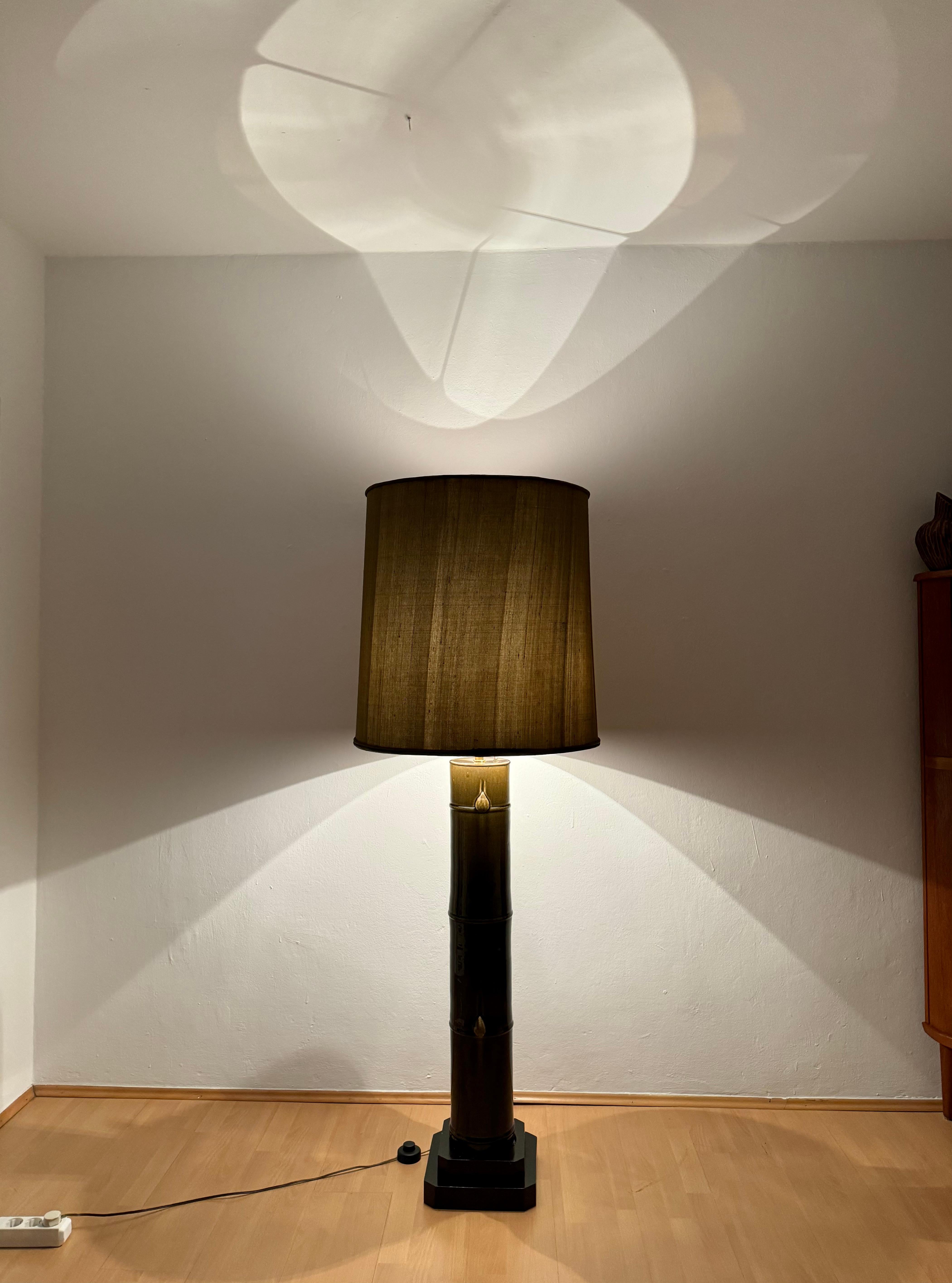 Lampadaire monumental en céramique à motif de bambou en vente 2