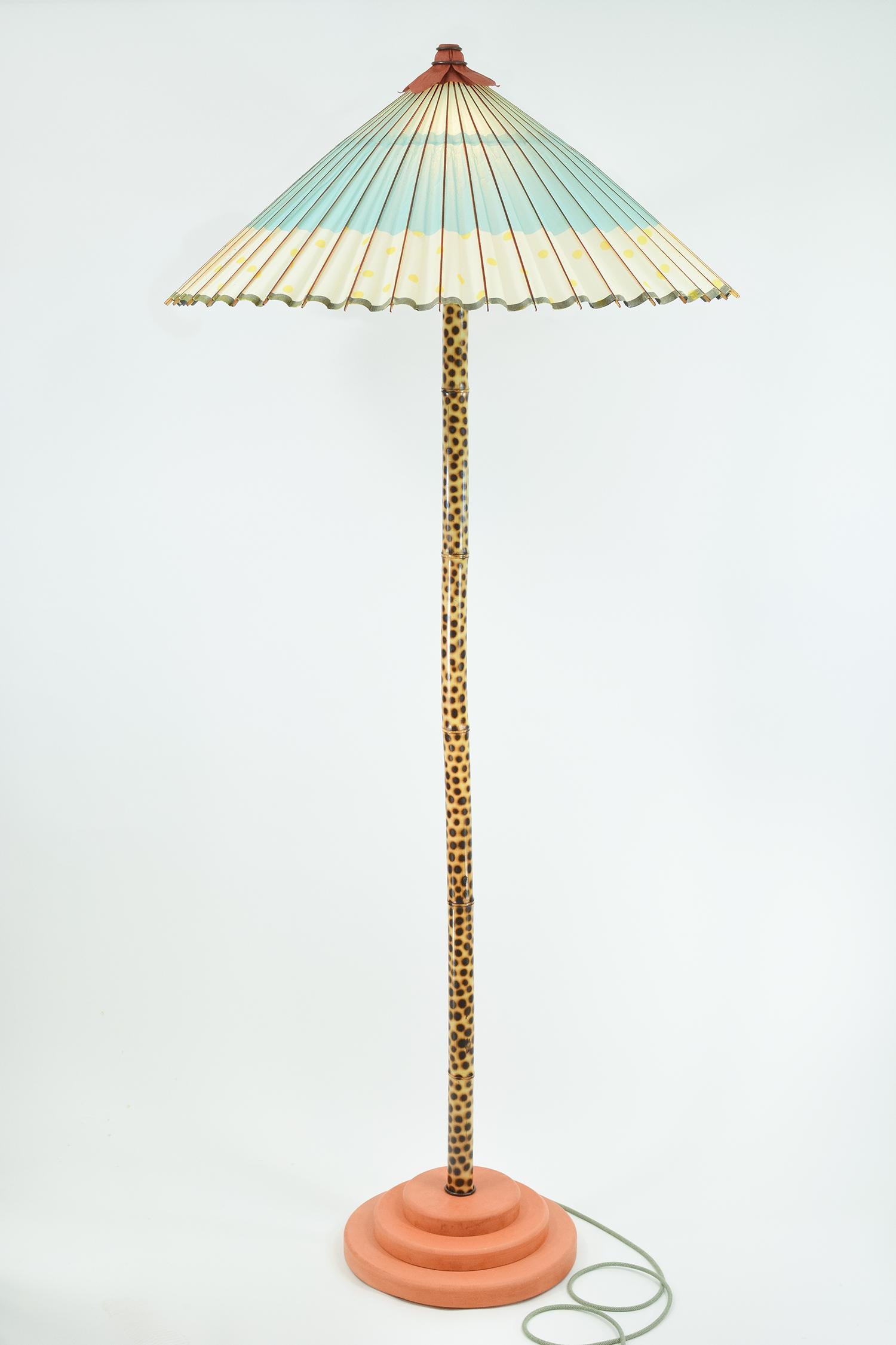Monumentale Bambus-Stehleuchte mit japanischem Sonnenschirm - Tennant New York im Angebot 6