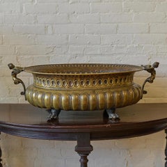 Monumental enfriador de vino de latón macizo repoussé de la época barroca continental