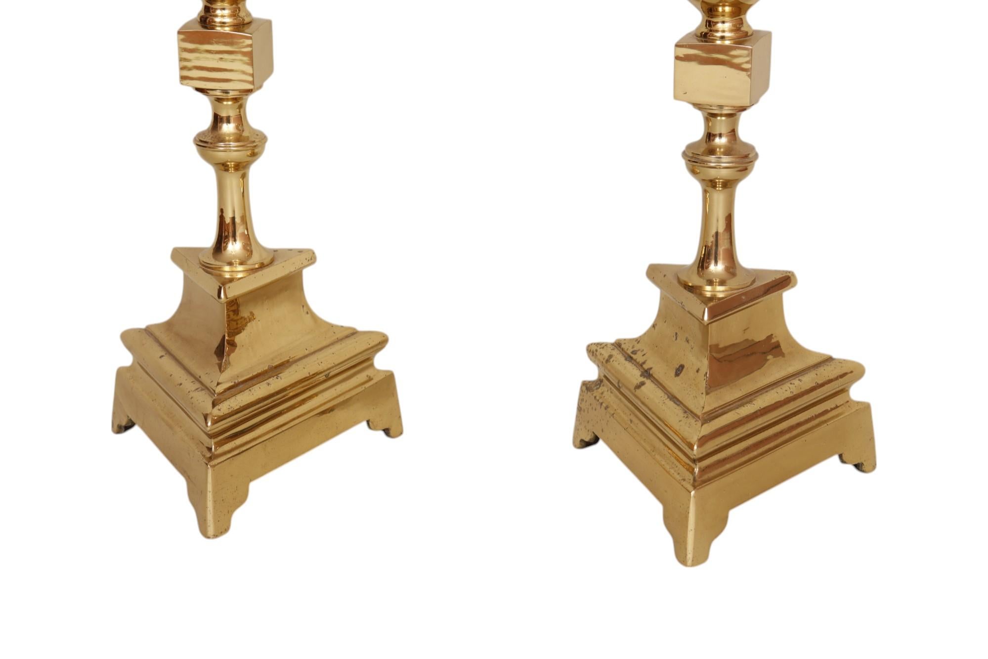 Portacandele monumentali in ottone in stile barocco - una coppia in vendita 1