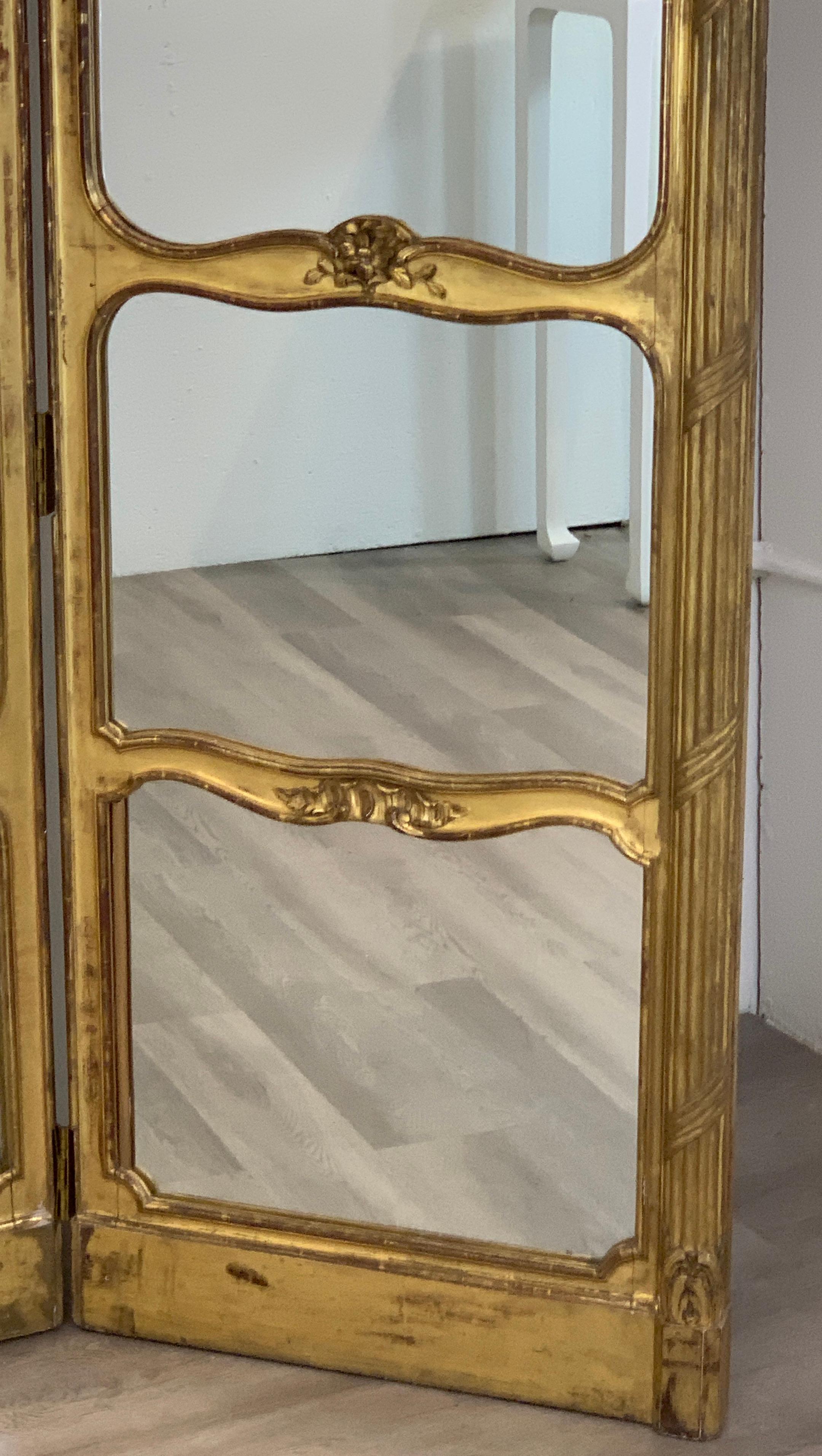 Monumental Belle Époque Carved Giltwood Dressing Mirror, Paris, circa 1880 For Sale 4