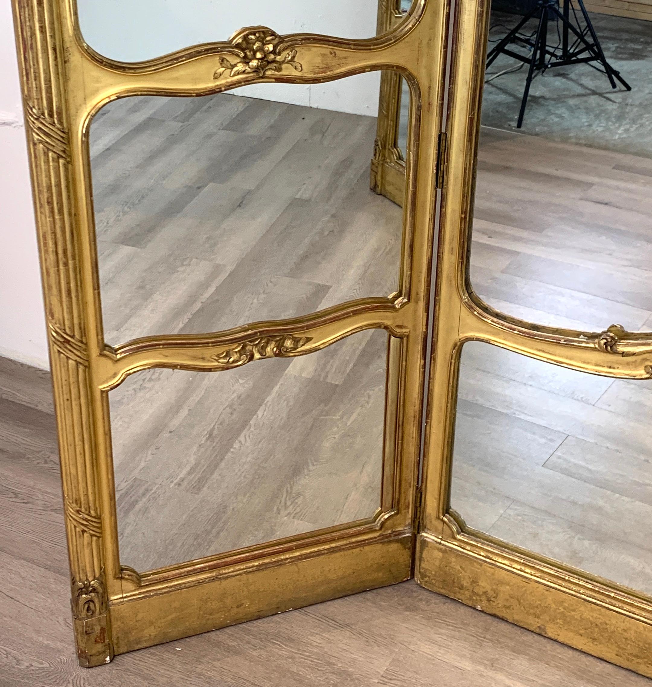 Monumental Belle Époque Carved Giltwood Dressing Mirror, Paris, circa 1880 For Sale 1