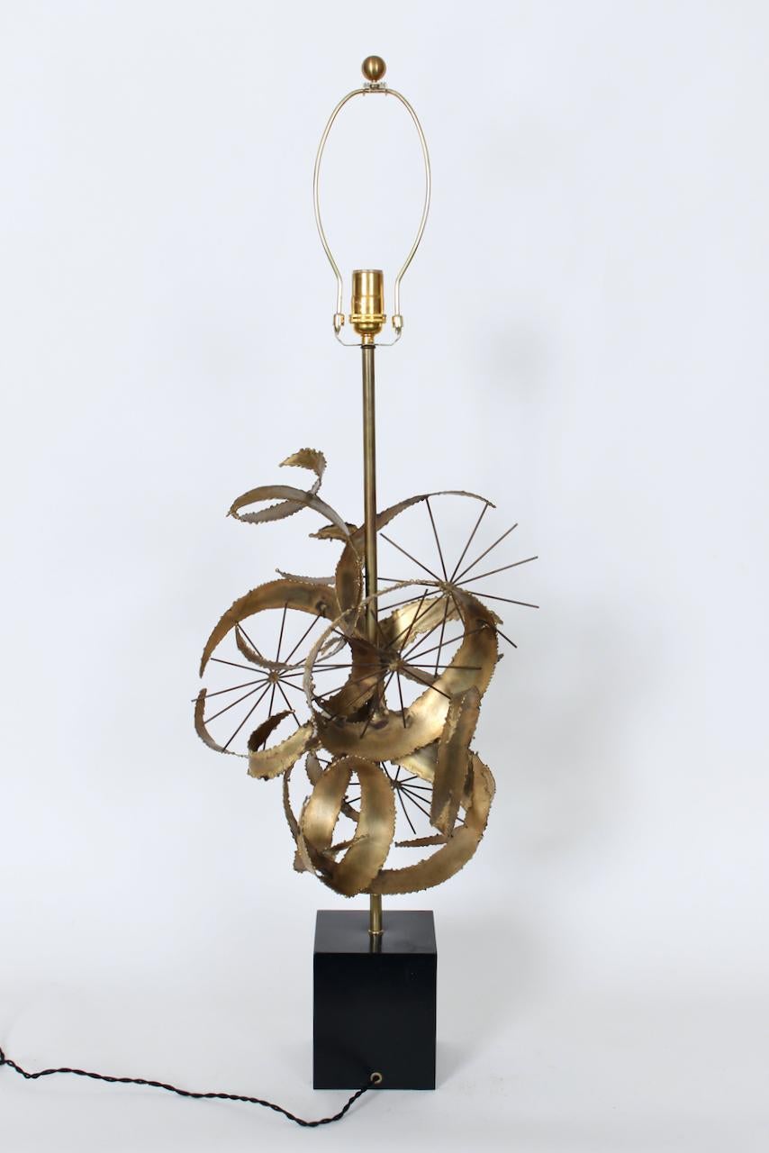 Monumentaler Bijan aus Kalifornien für Laurel Lamp Co. Setterah Tischlampe (Mitte des 20. Jahrhunderts) im Angebot