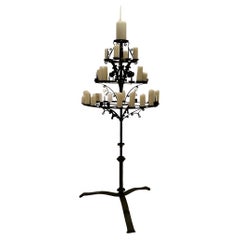 Monumental Candelabro Español Independiente de Hierro Forjado a Mano Negro de 3 Gradas