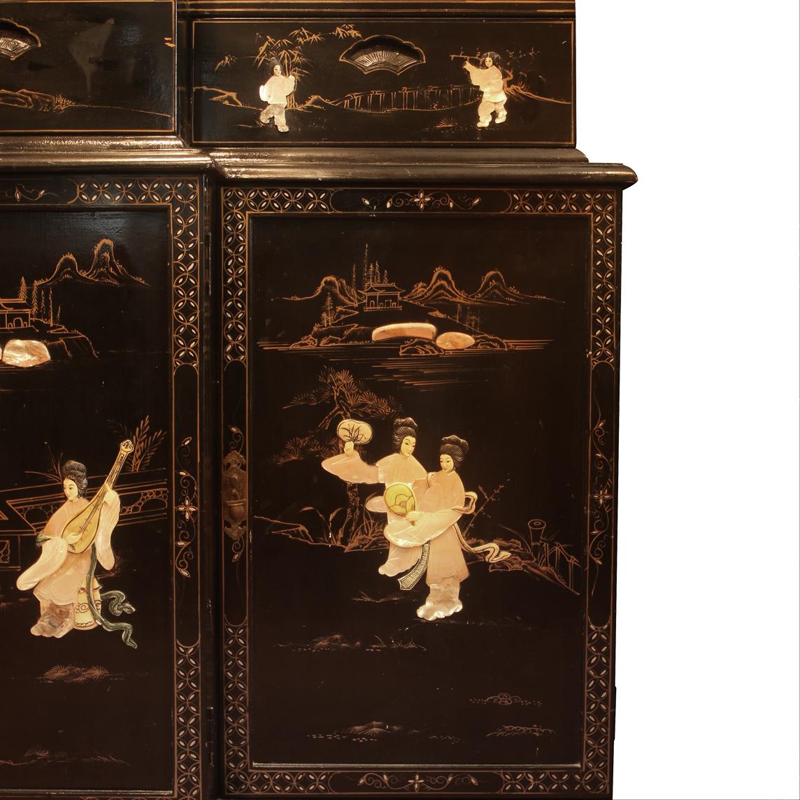 Monumental Black Lacquer Chinoiserie Pagoda Top Cabinet In Good Condition In Locust Valley, NY