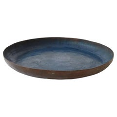Plato monumental de cobre lacado azul, Italia Años 60