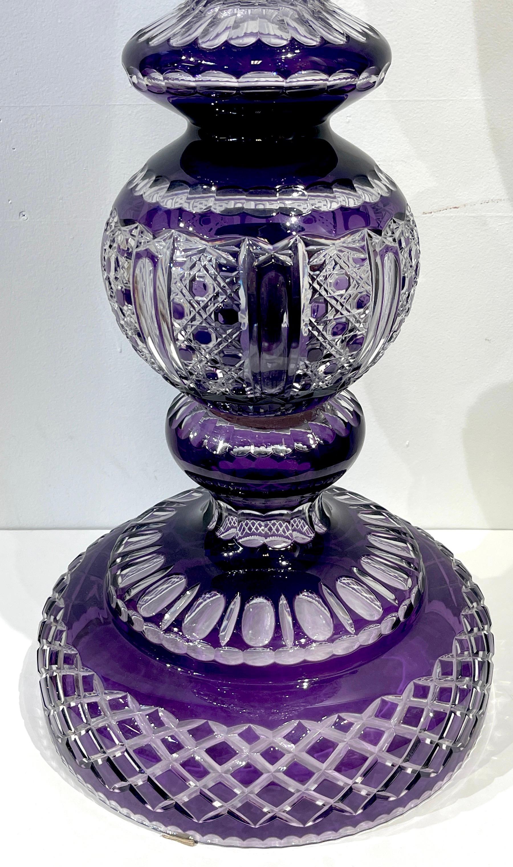 Monumentale böhmische Palace-Vase mit Amethystschliff und Klarglasur im Angebot 10